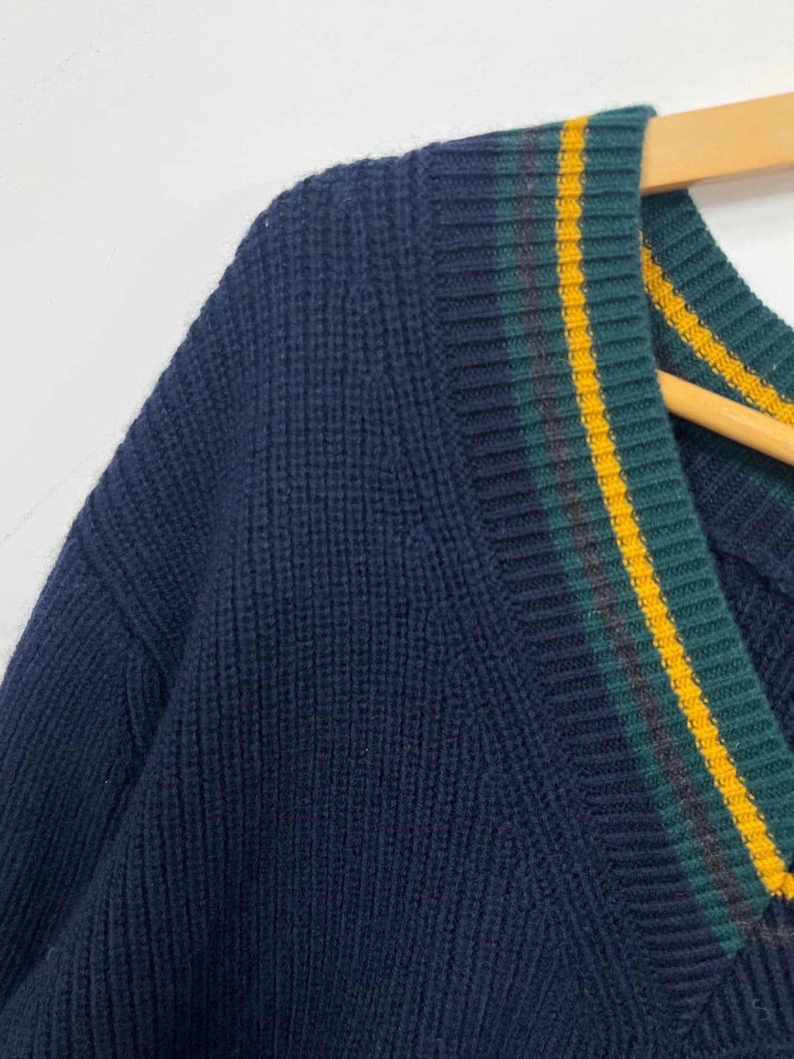 프레드페리 브이넥 오버핏 모직 네이비 니트 상품이미지3