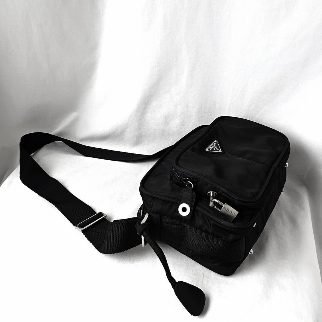 [정품 PRADA] 프라다 나일론 크로스백 카메라백 남녀공용 상품이미지2