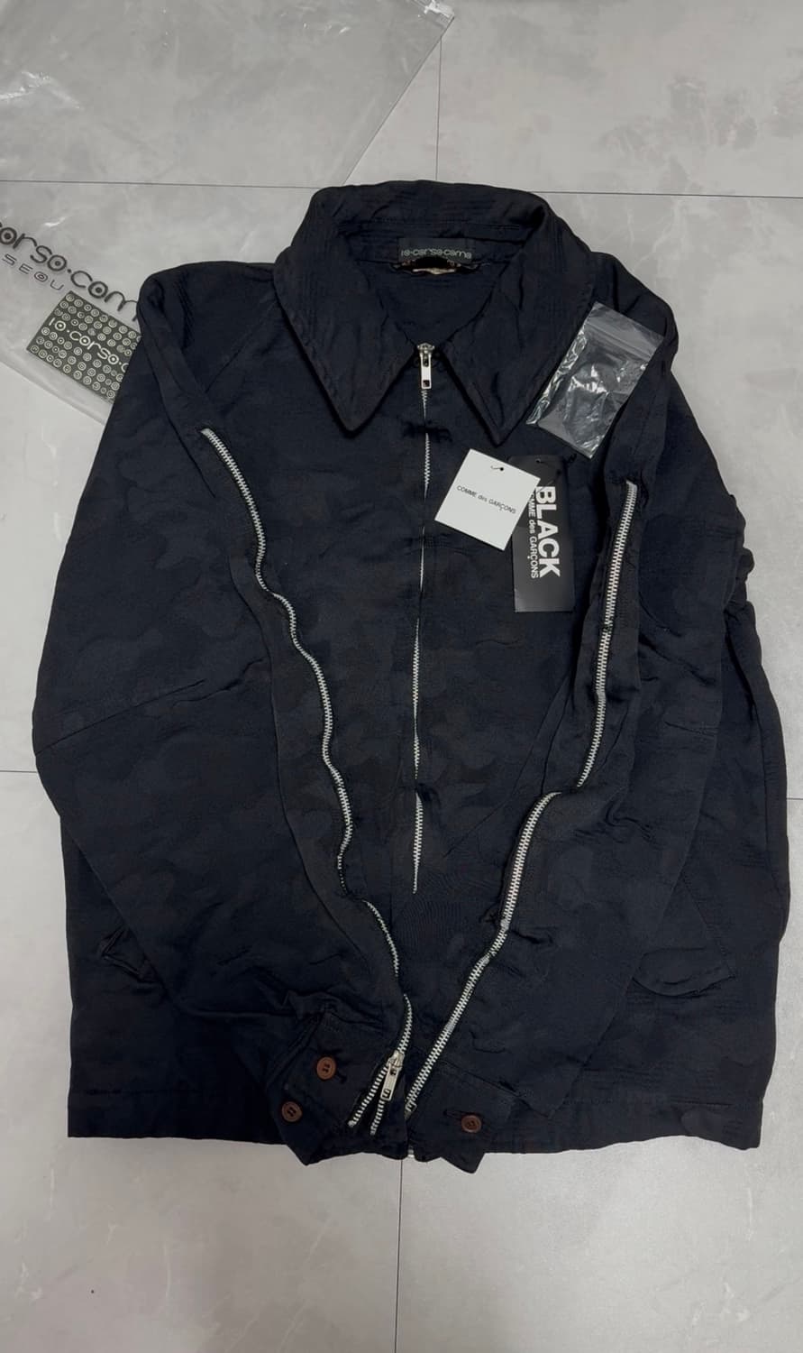 [풀구성품] 꼼데가르송 블랙 25ss 자카드 자켓 상품이미지1