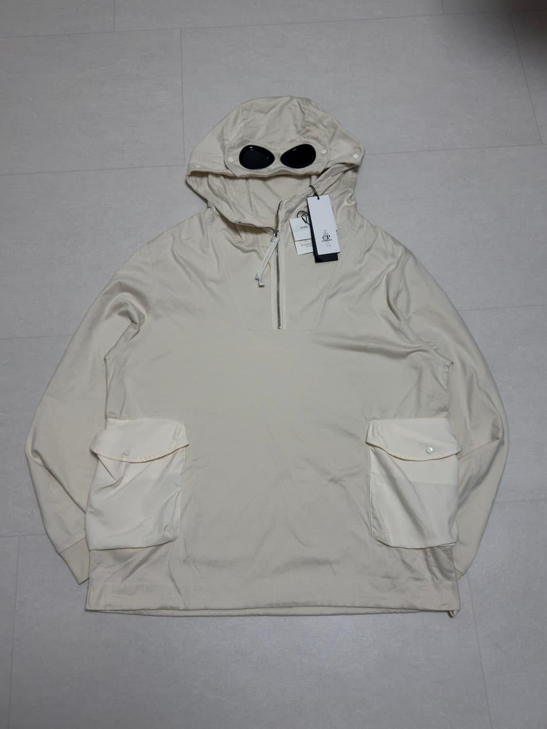[새상품, XXL] CP컴퍼니 탄창포켓 고글 후드 아노락 자켓 상품이미지1