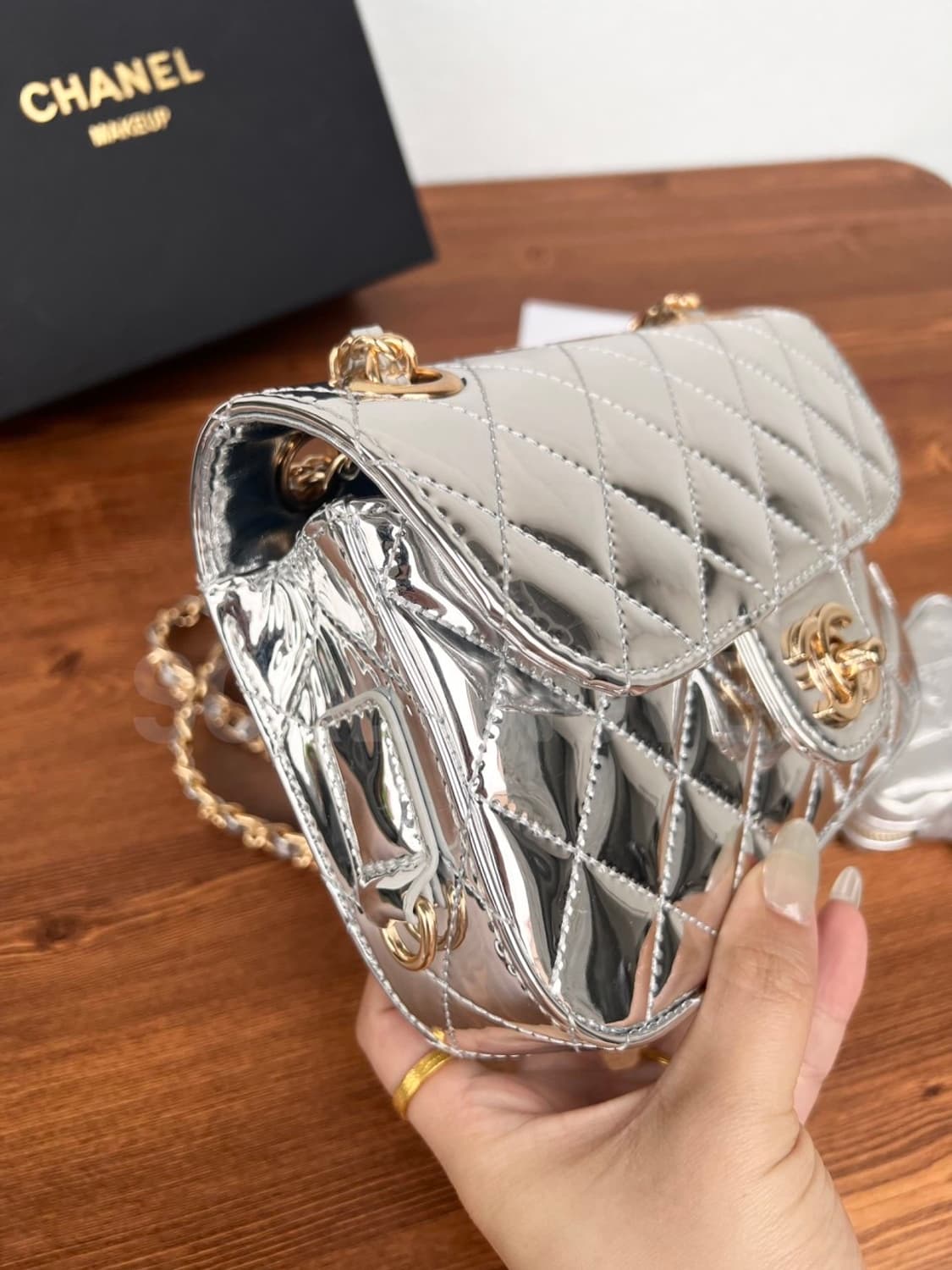   샤넬 뷰티 VIP 실버 메탈 크로스백 파우치 및 스타 코인 퍼스 세트 상품이미지5