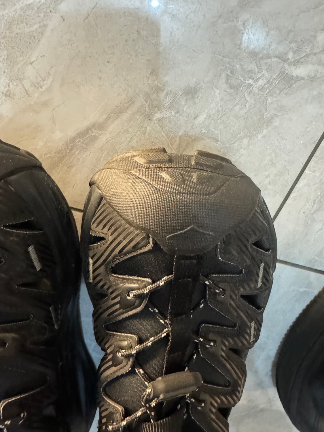 호카 호파라 블랙 캐슬락 샌들 상품이미지4