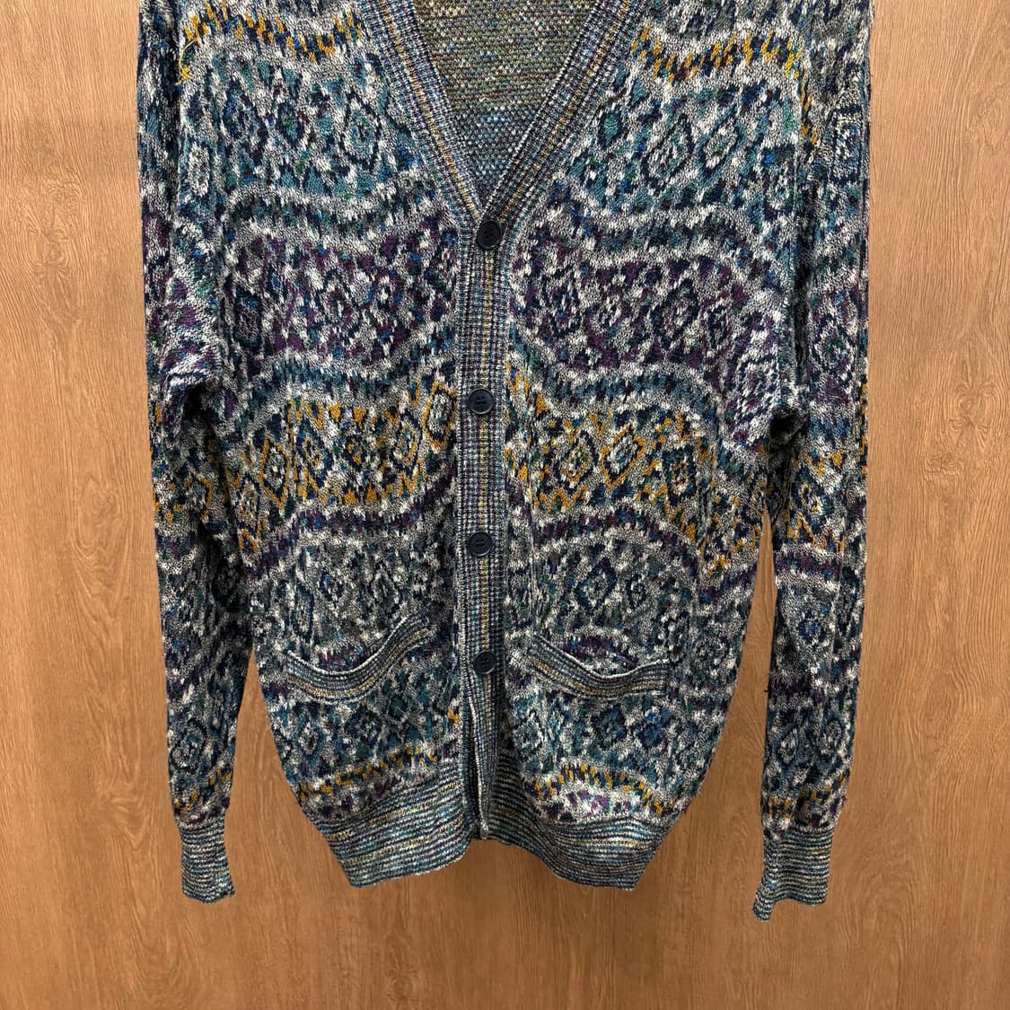 미쏘니 스포츠 브이넥 긴팔 니트 가디건 자카드 패턴 디테일 루즈핏 차콜 상품이미지5