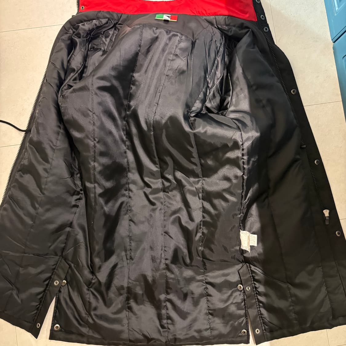 디아도라 블랙/레드 벤치 코트 90~95 상품이미지8