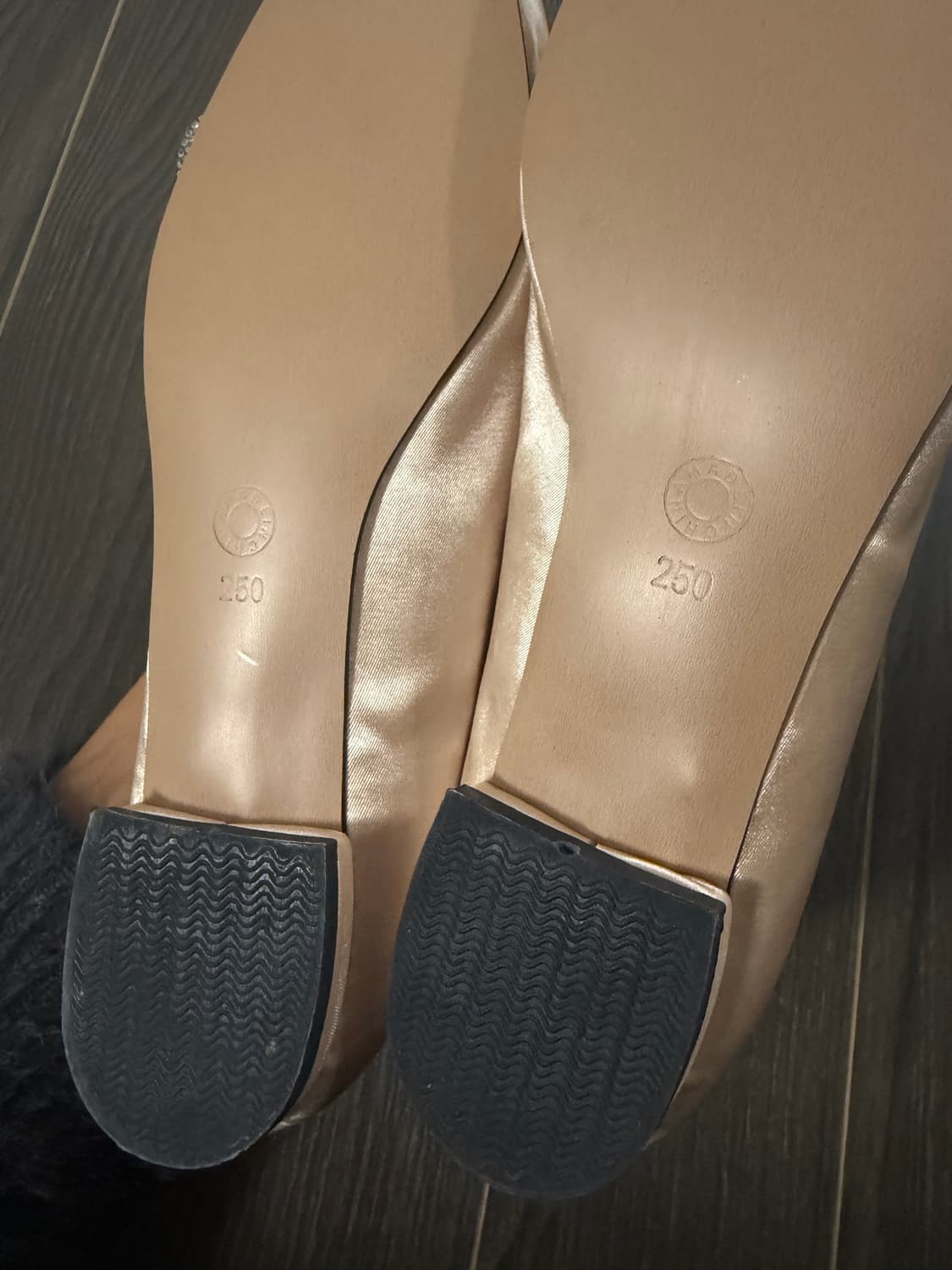 새상품 수제구두 리본 장식 힐 250mm 상품이미지3