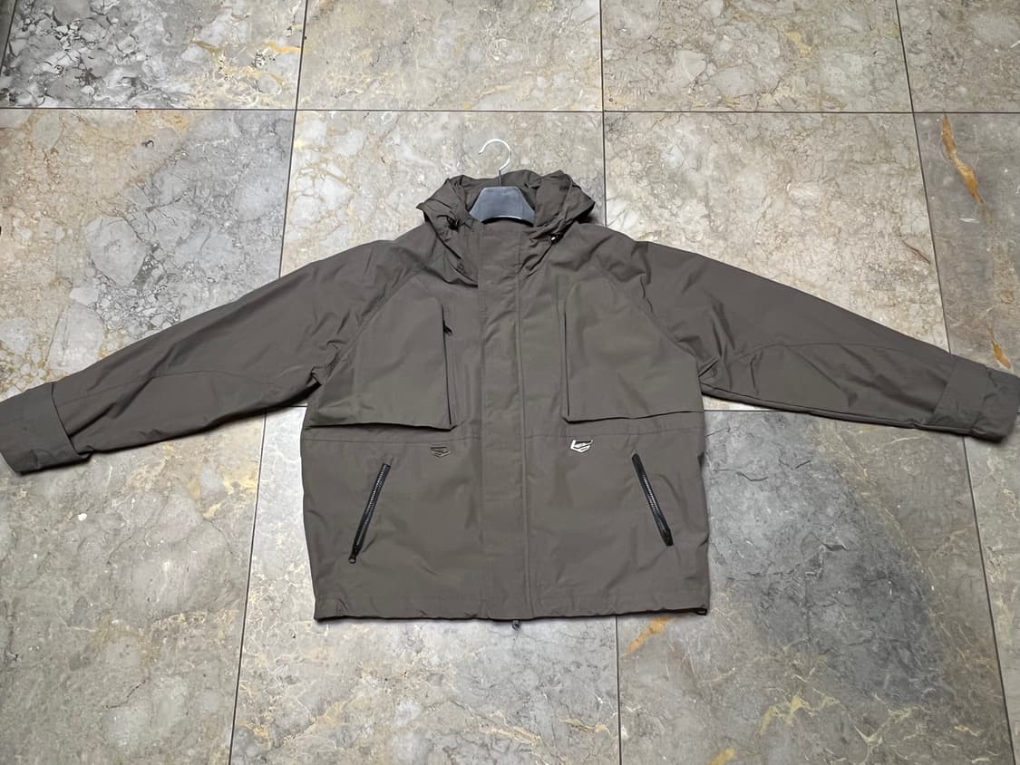 아트모스x언더마이카 사마디 아쉬탕카 쉘 파카 상품이미지1