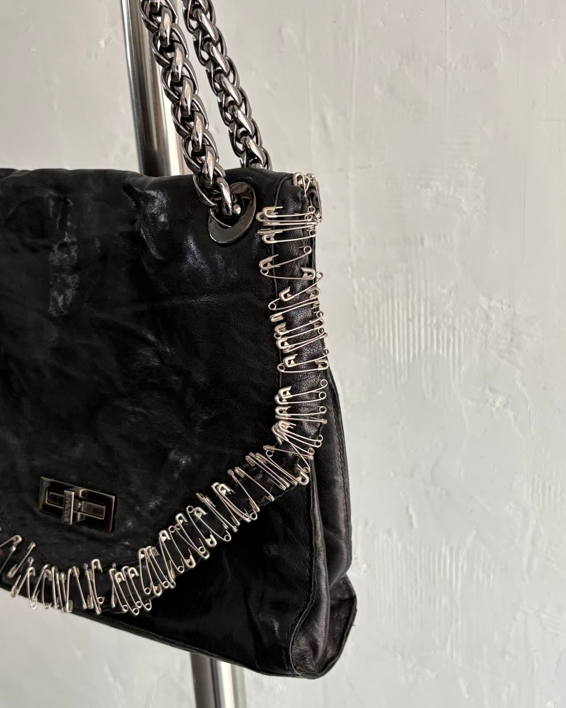 Balmain 발망 얼티밋 세이프티 핀 숄더백 상품이미지6