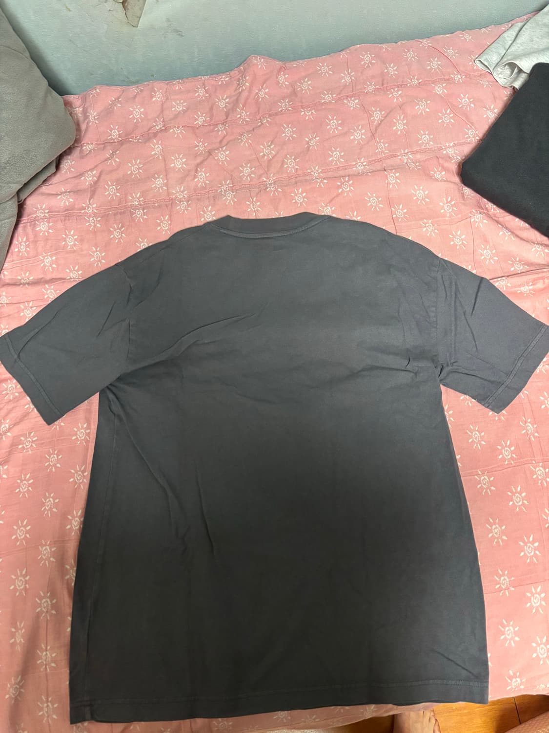 이지갭 반팔티 다크그레이 M사이즈 실착1회 새상품급 판매 상품이미지1