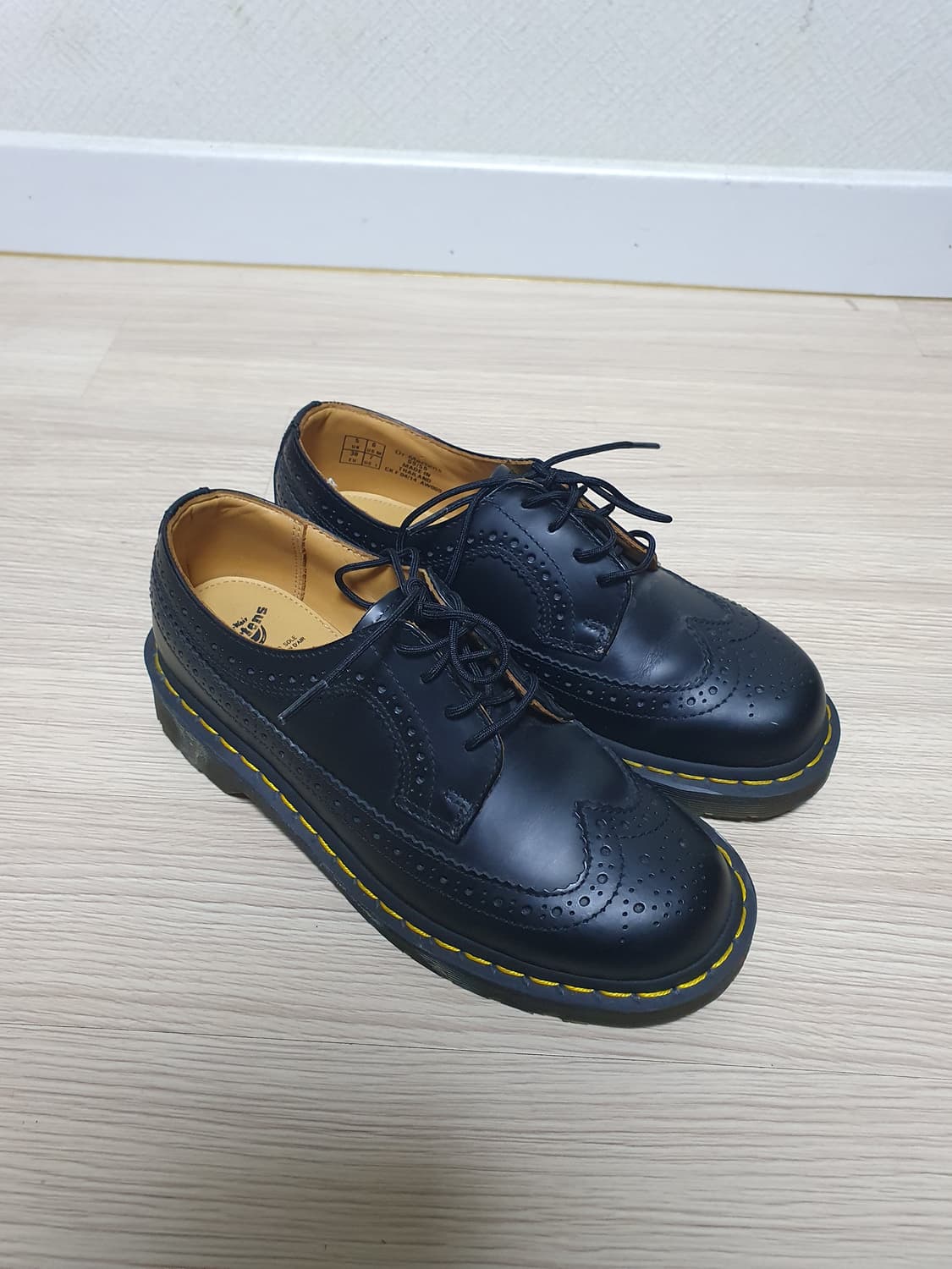 닥터마틴 블랙 윙팁 슈즈 240 상품이미지2