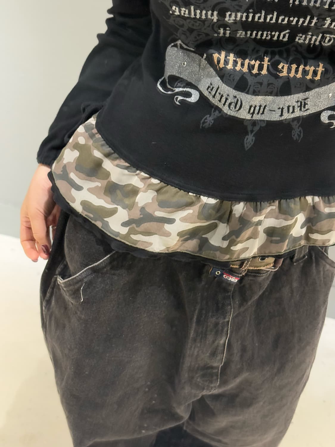 eyelet lettering detail long sleeve 상품이미지4