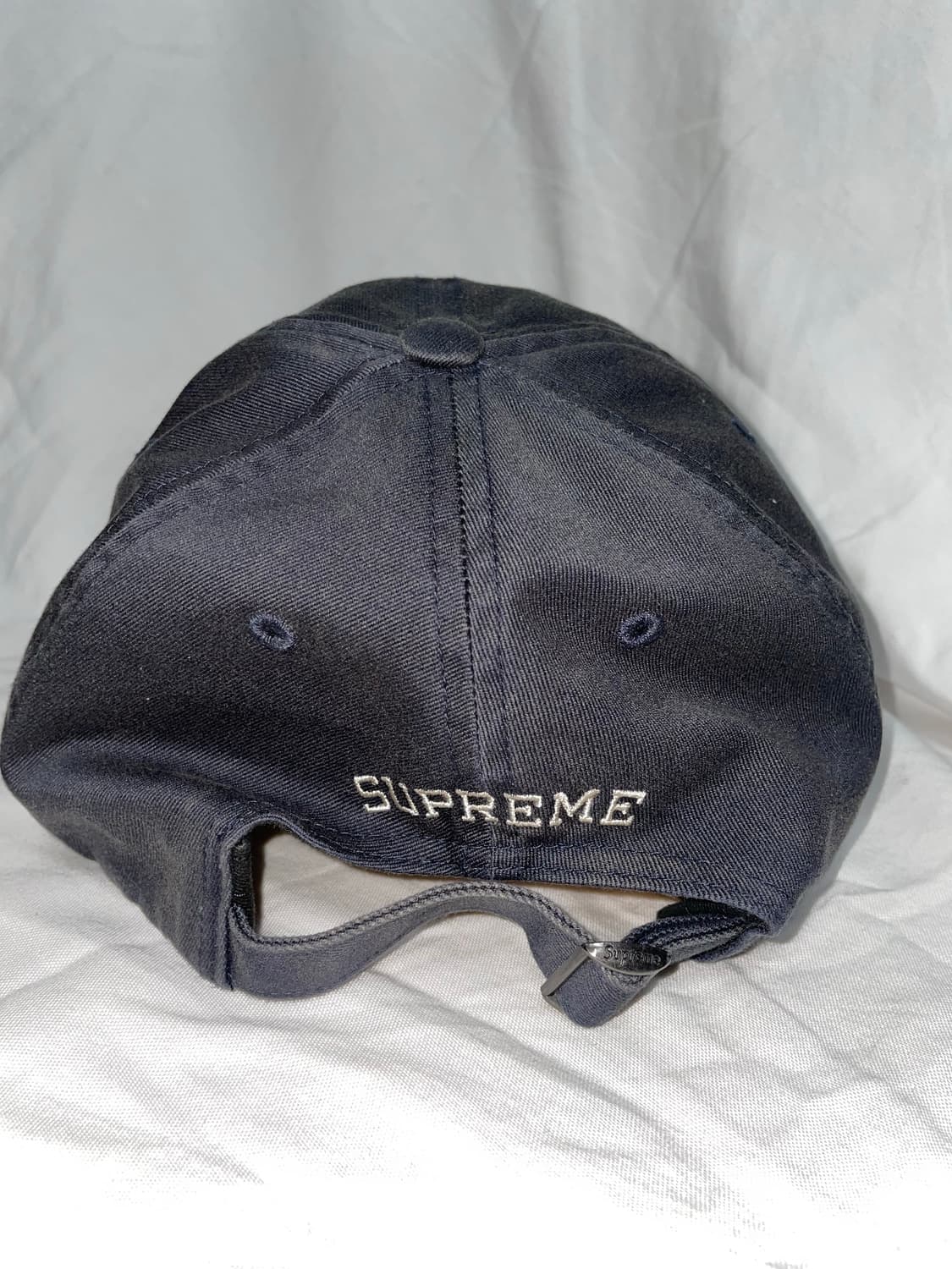 슈프림 블리치드 치노 6-패널 네이비 - 24FW 상품이미지3