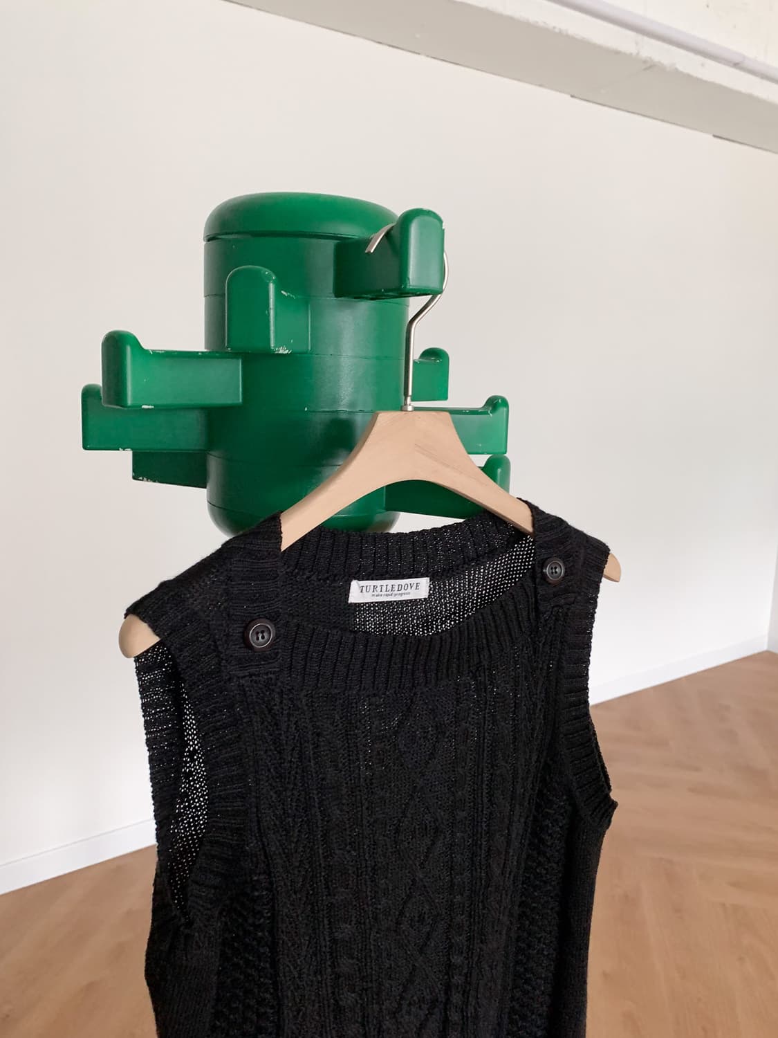 스퀘어넥 버튼 니트 베스트 90-95  상품이미지7