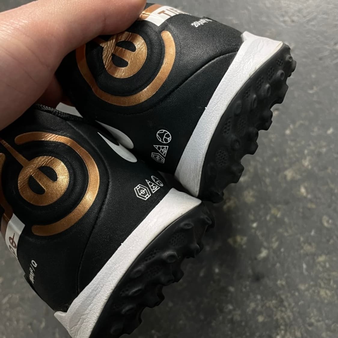 260 나이키 리액트 티엠포 레전드 9 프로 풋살화  상품이미지4