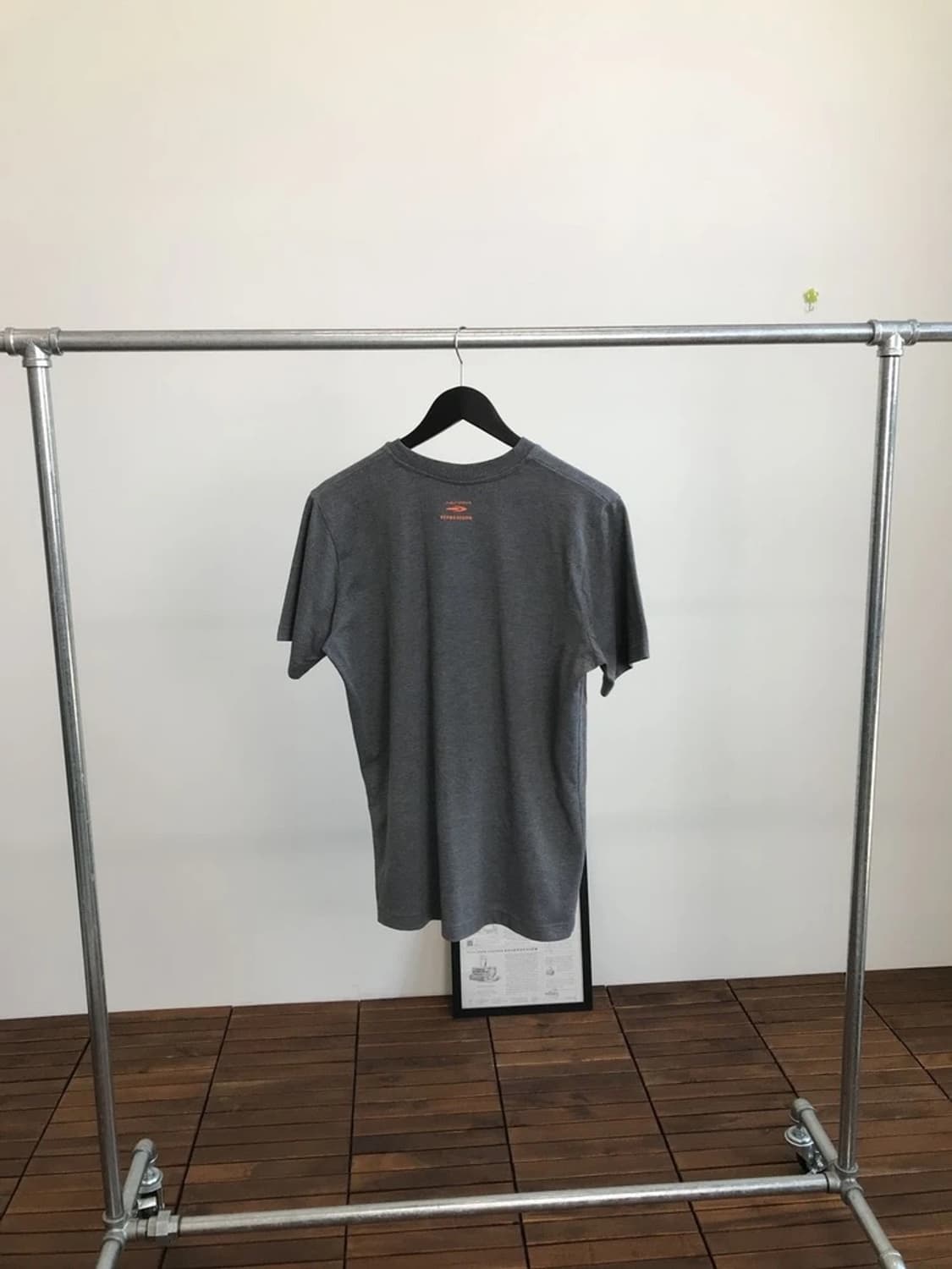 TIGORA x BEAMS DESIGN Logo Tee 상품이미지2