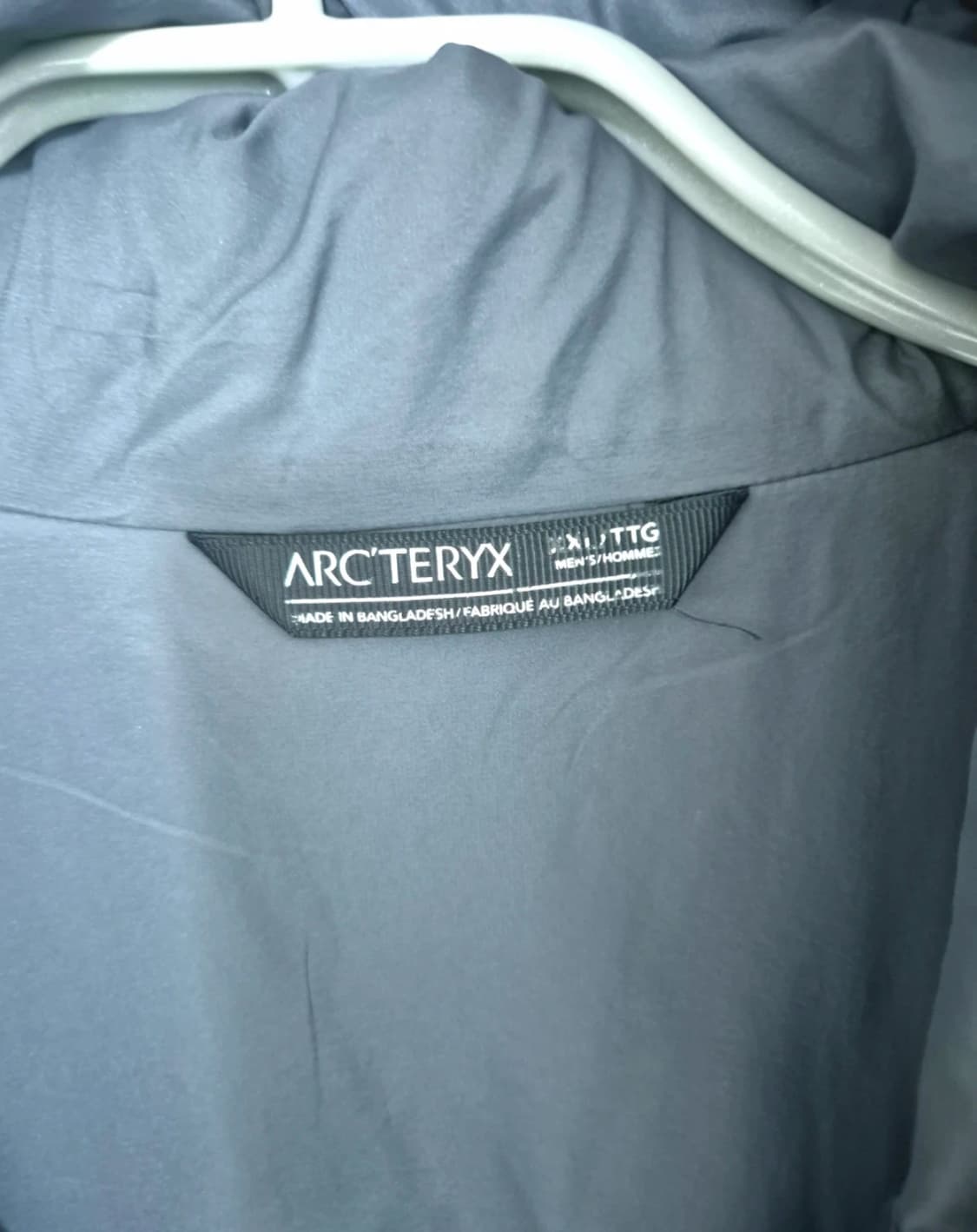 아크테릭스 프로톤 후디 블랙 색상입니다. XXL 사이즈로 넉넉하게 입으실 상품이미지4