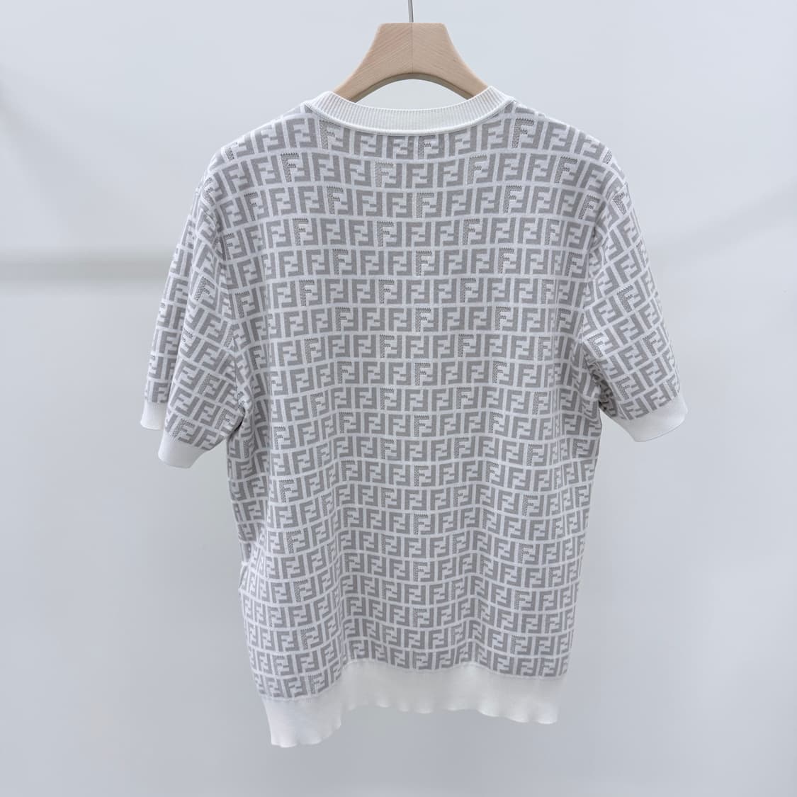 [S급/50] 펜디 FF 로고 반팔 니트 화이트 상품이미지4