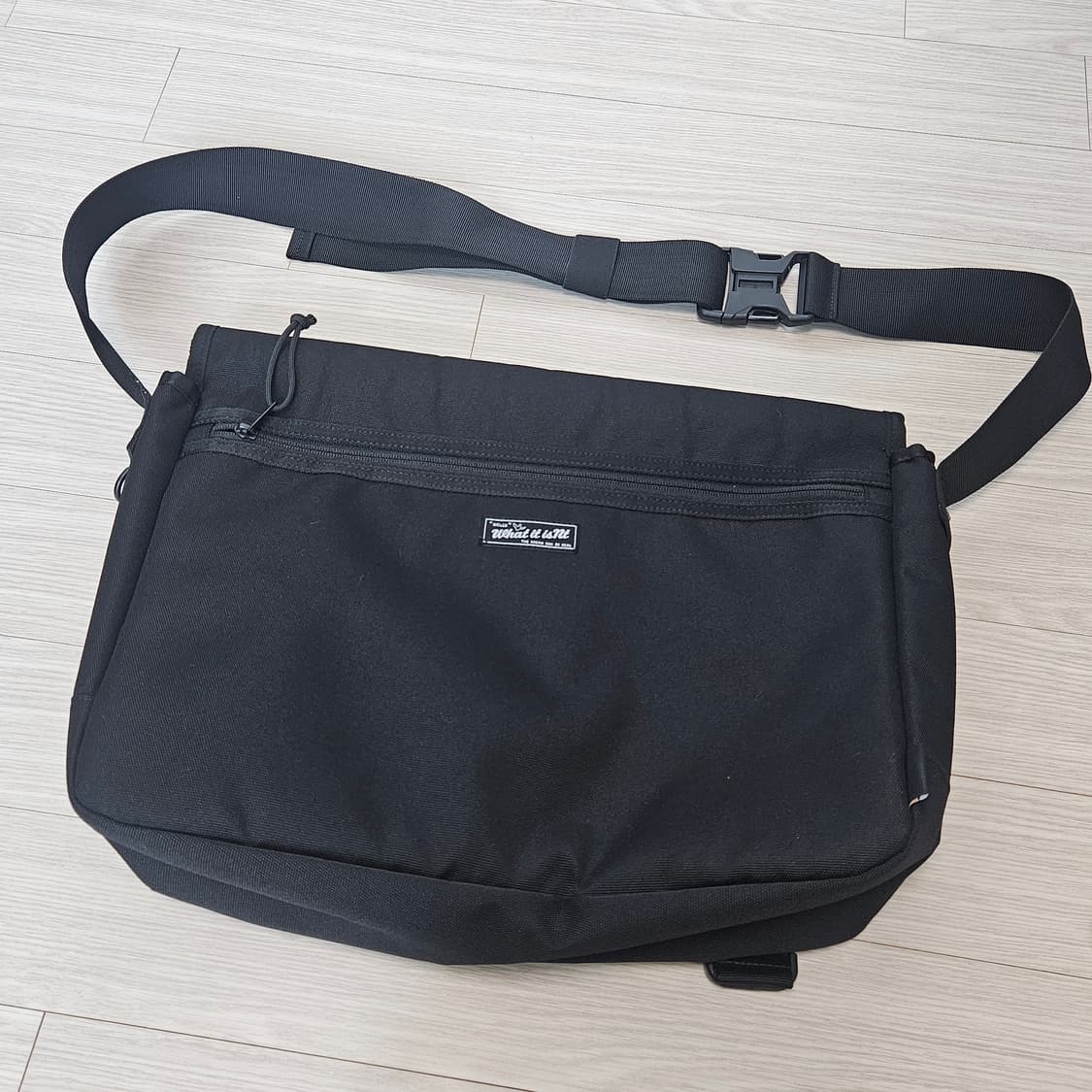 와릿이즌 매신저백 블랙 마크곤잘레스 상품이미지4