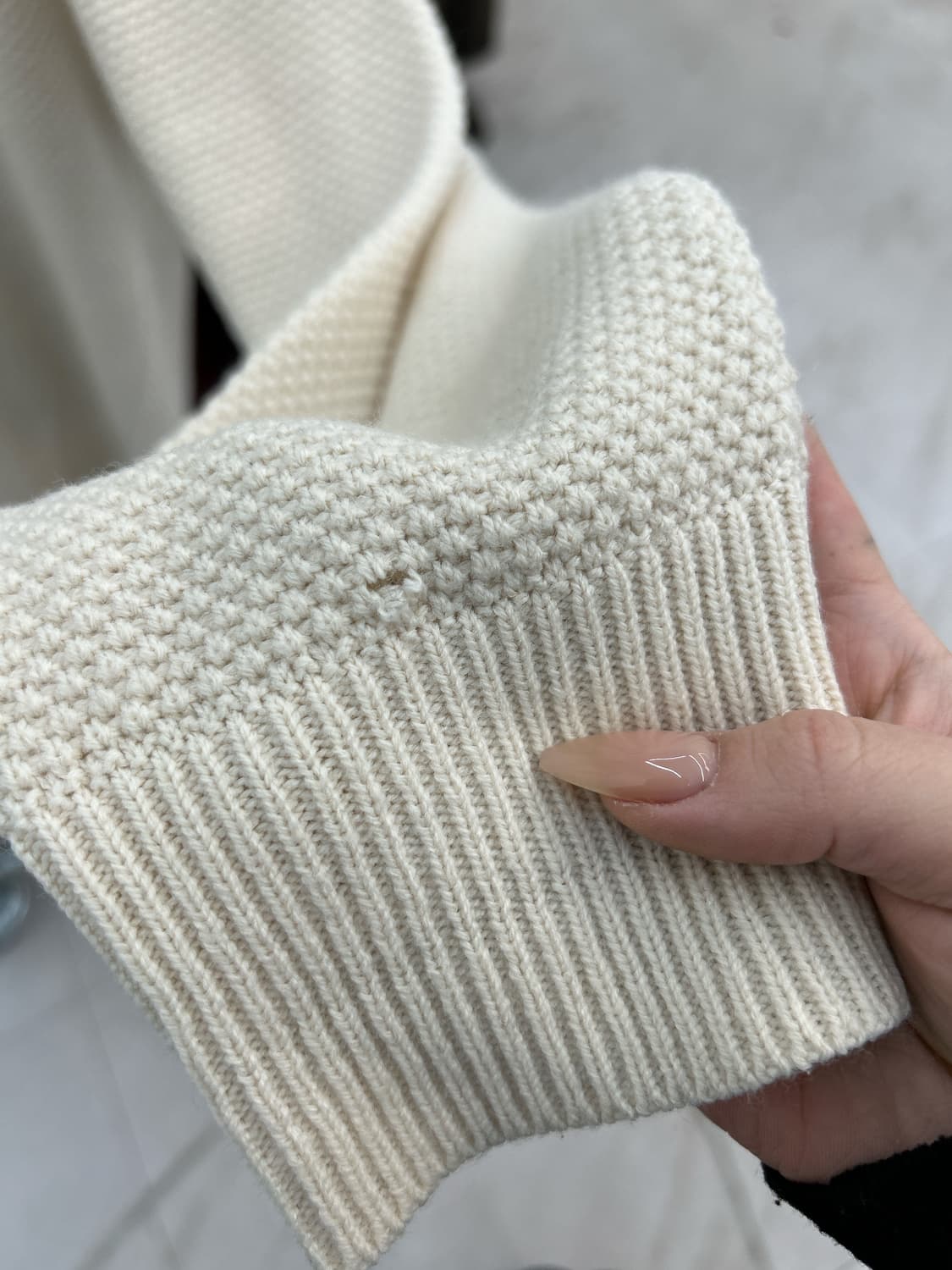 디올니트 도디트 아이보리 V넥 와플 니트 상품이미지3