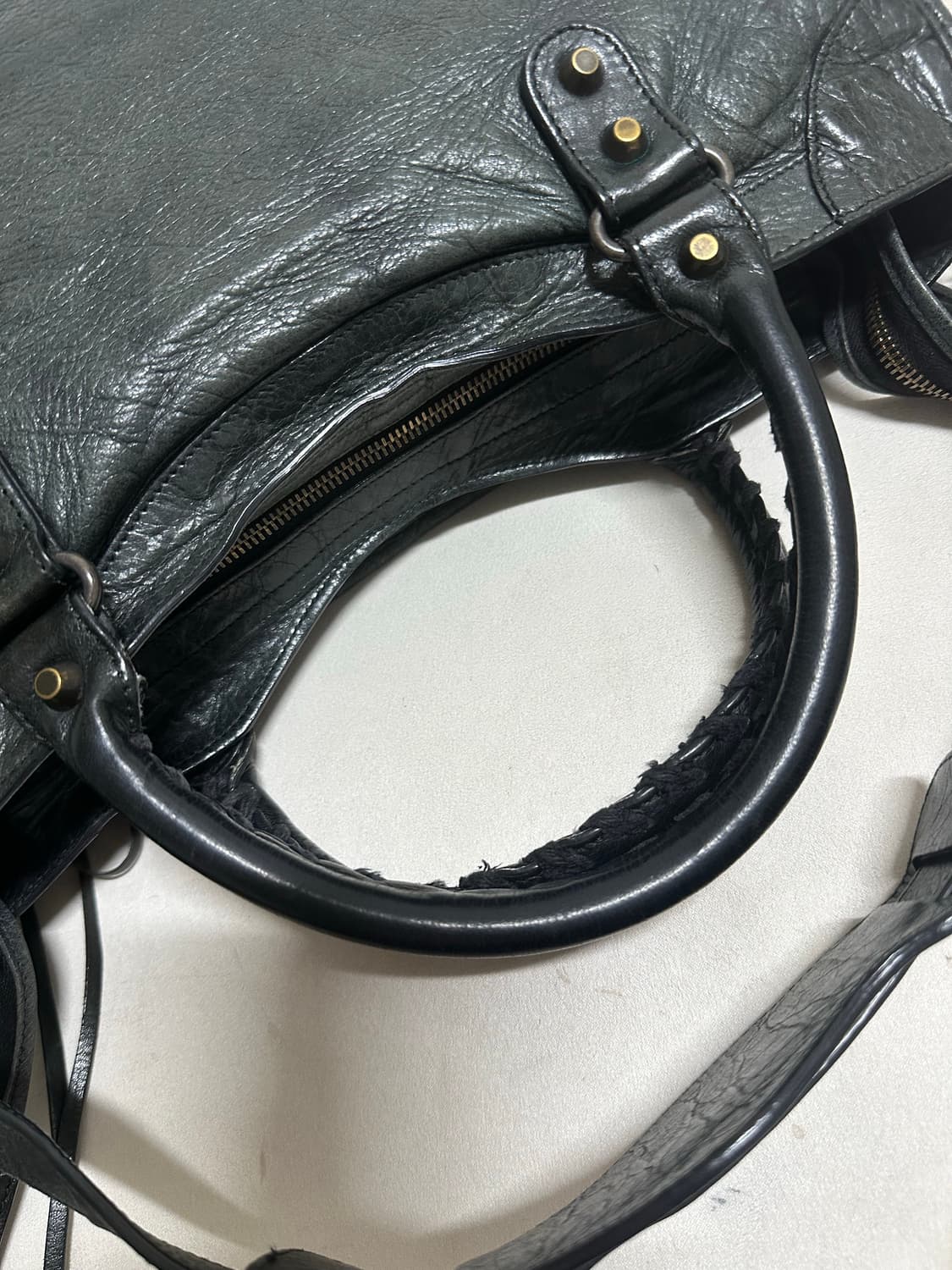 ❌거래중[정품] 발렌시아가 시티 모터백 미디움 블랙 상품이미지3