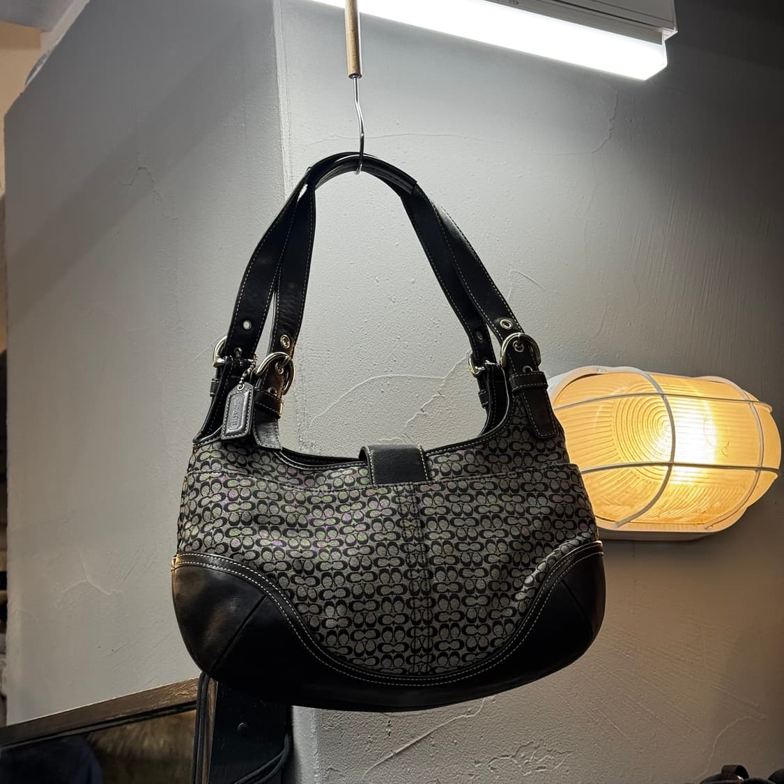 코치 모노그램 숄더백 호보백 블랙 y2k 상품이미지4