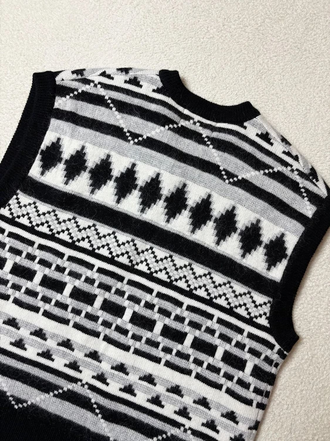 솔리드옴므 22FW 자카드 모헤어 니트 베스트 PN6569 상품이미지6