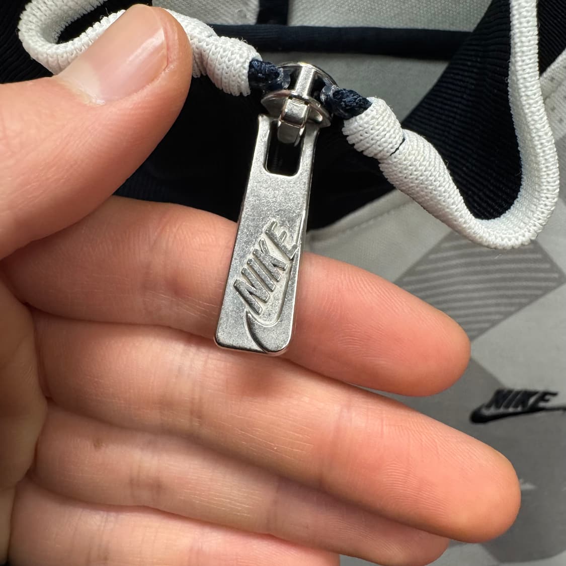 나이키 트랙자켓 전후면 픽셀 그래픽 패턴 디테일 화이트 네이비 상품이미지6