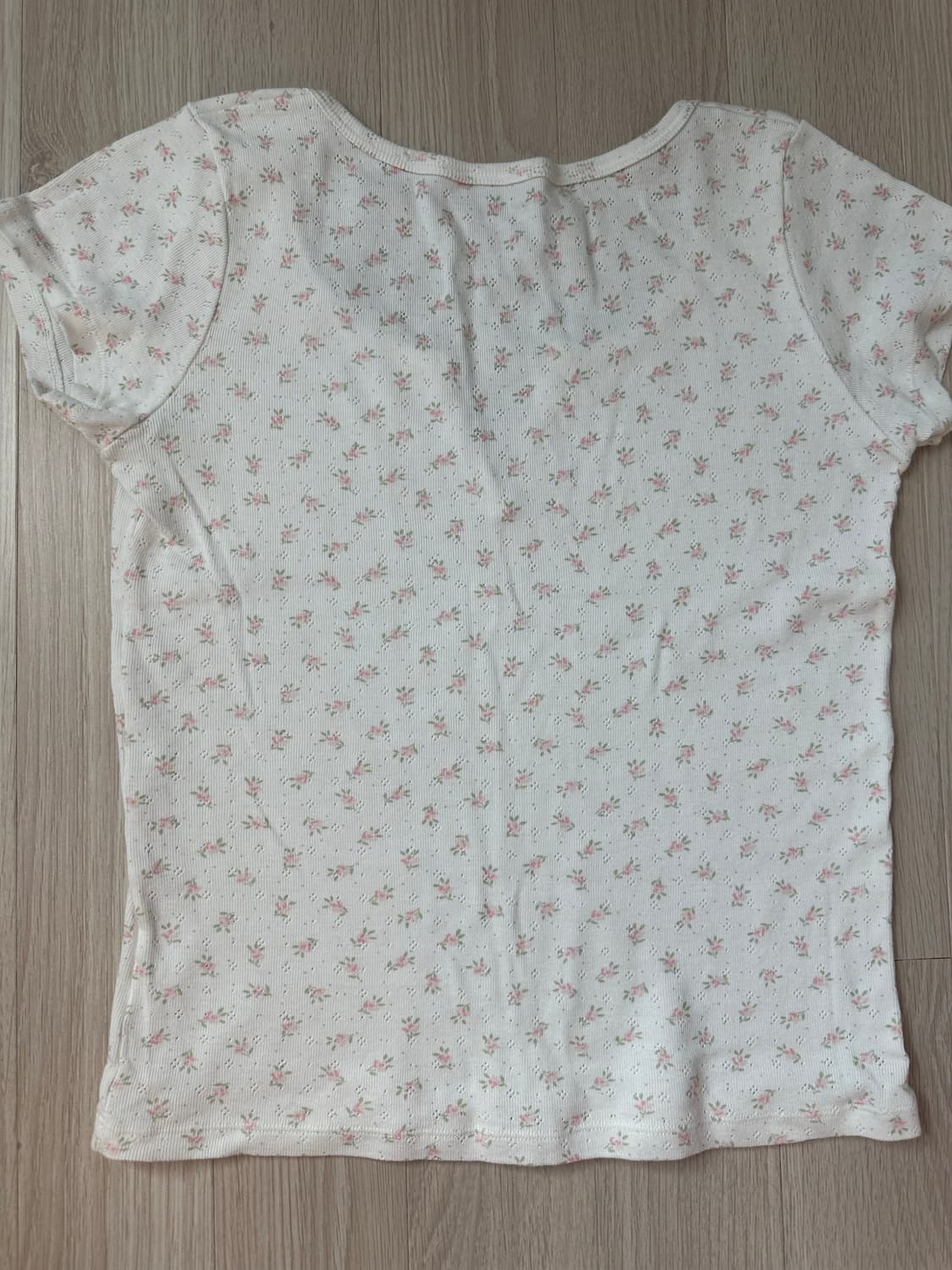 브랜디멜빌 반팔 ZELLY 플로랄 아일렛 헨리넥 티셔츠 상품이미지4