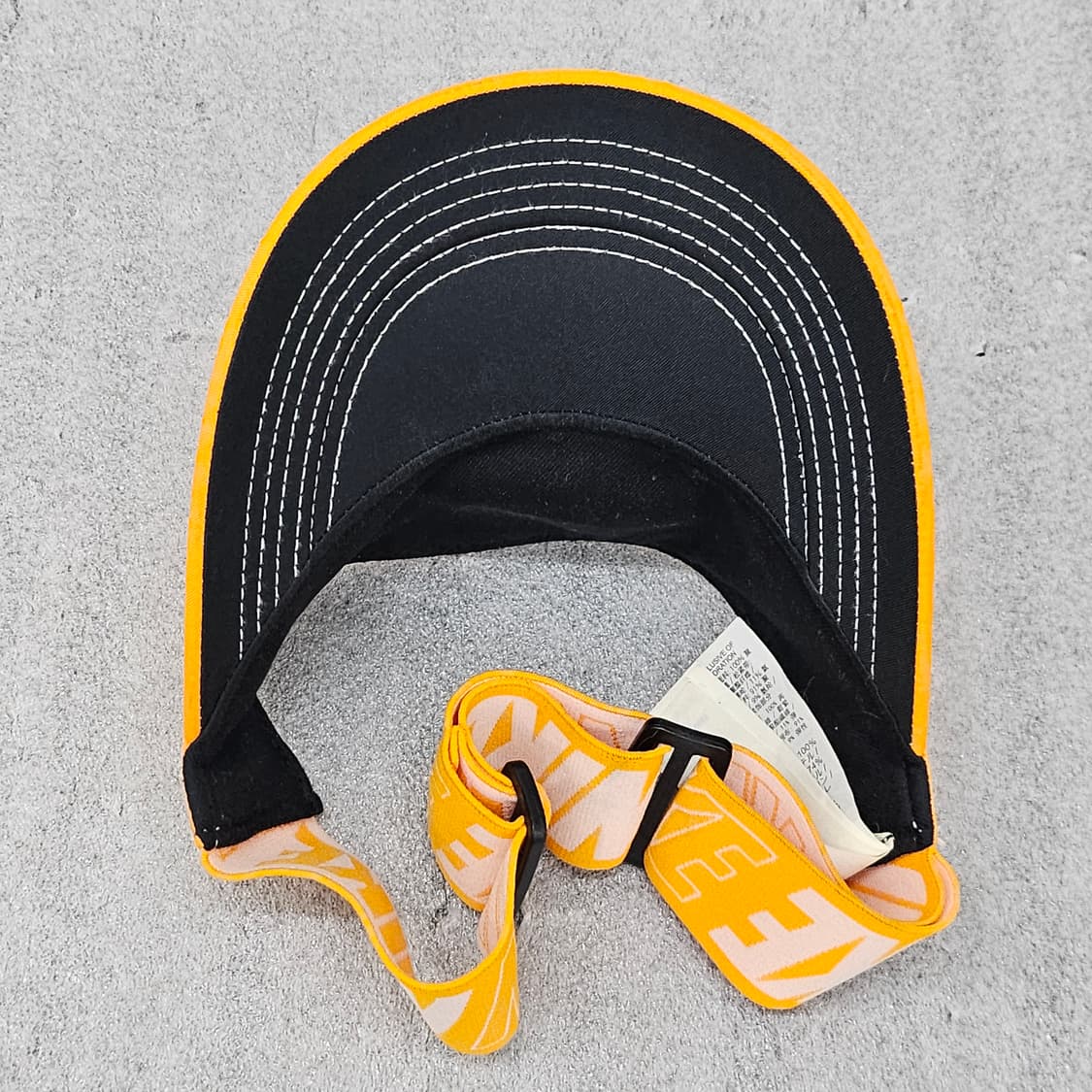 나이키 로고가 돋보이는 오렌지 색상의 썬캡 상품이미지7