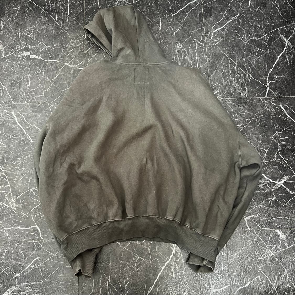 언더마이카 무.10 로고 플레이 오버사이즈 후디 상품이미지3