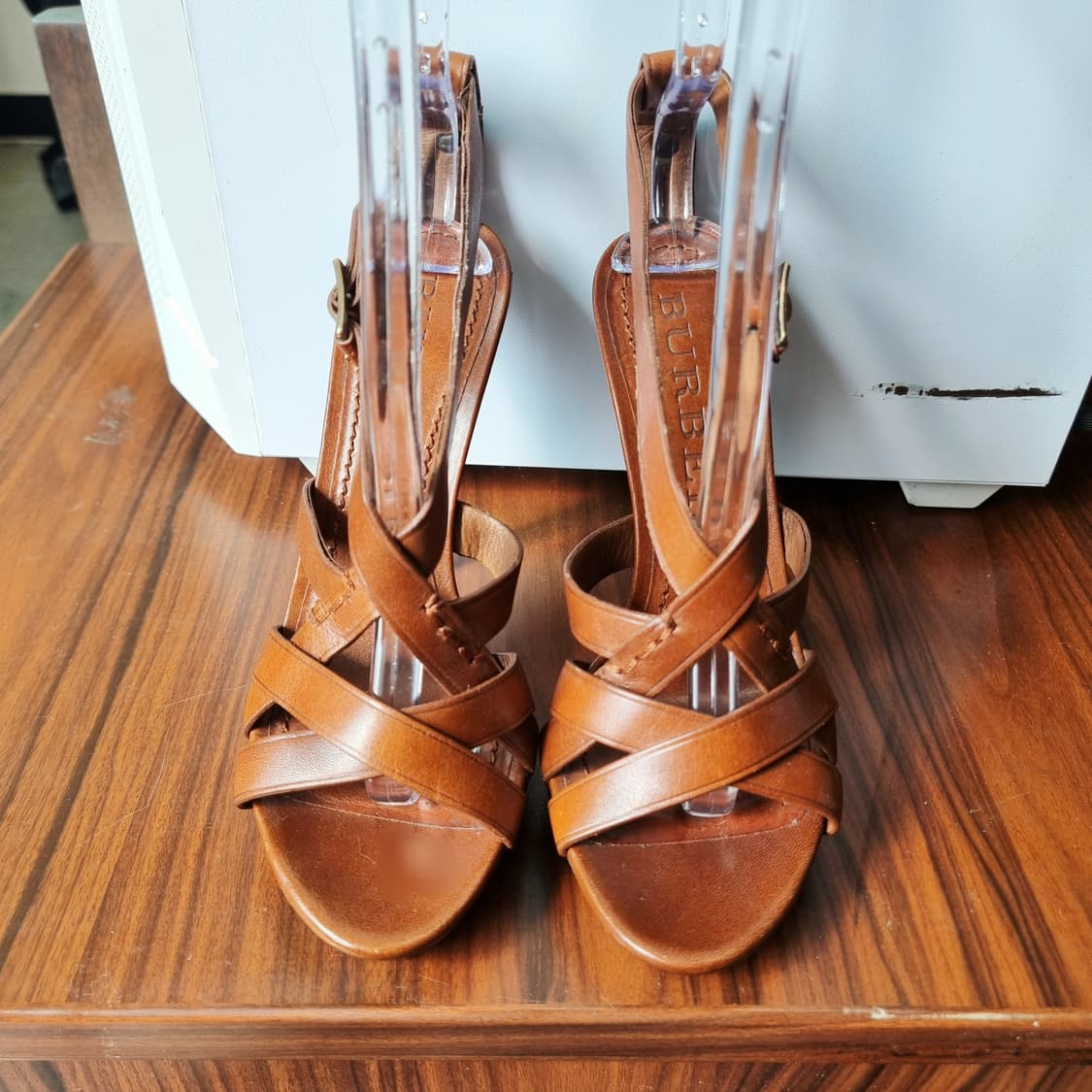 버버리 가죽 샌들 오픈토힐 스트랩힐 구두 슈즈 신발 (230/표기36) 상품이미지4