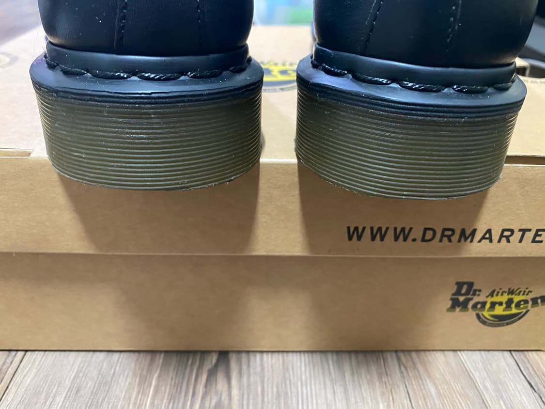 닥터마틴 블랙스티치 3홀 상품이미지4