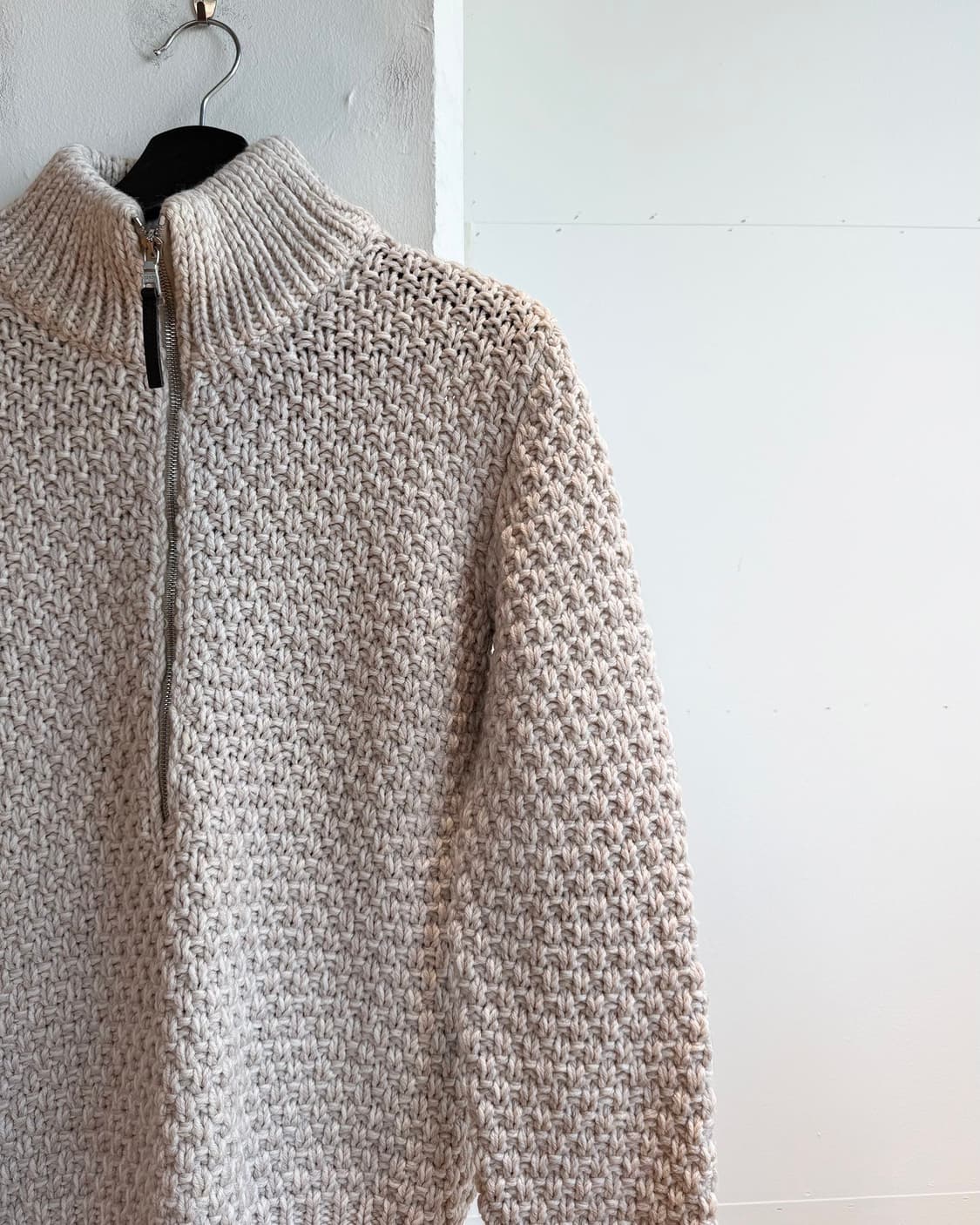 프라다 베이지 하프 집업 암패치 니트 상품이미지5