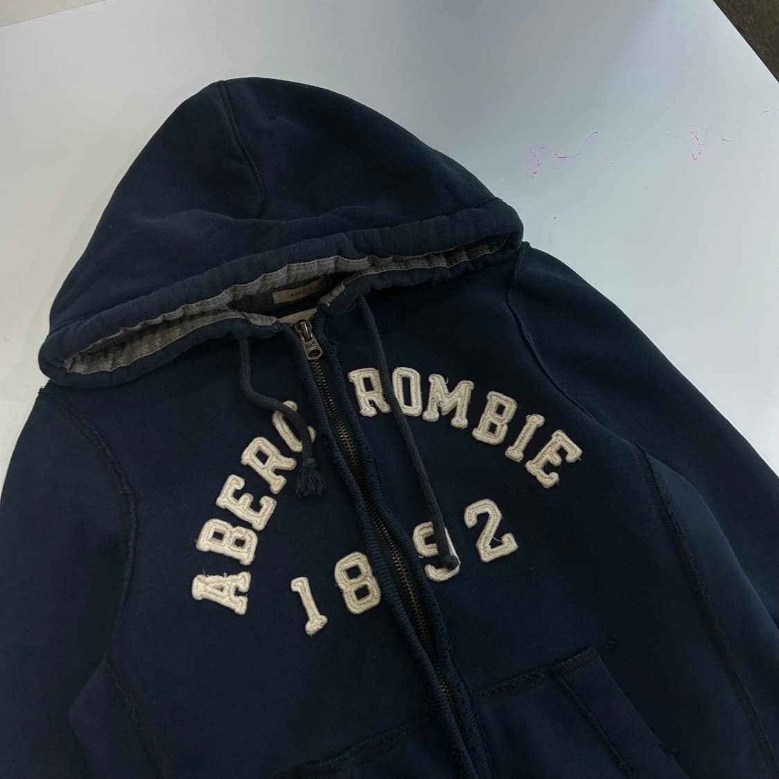 Abercrombie 아베크롬비 스펠아웃 로고 네이비 후드집업 상품이미지4