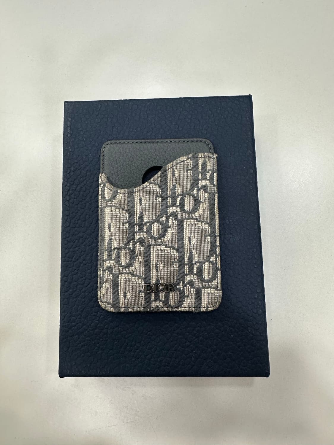 디올 오블리크 마그네틱 맥세이프 카드지갑 상품이미지1