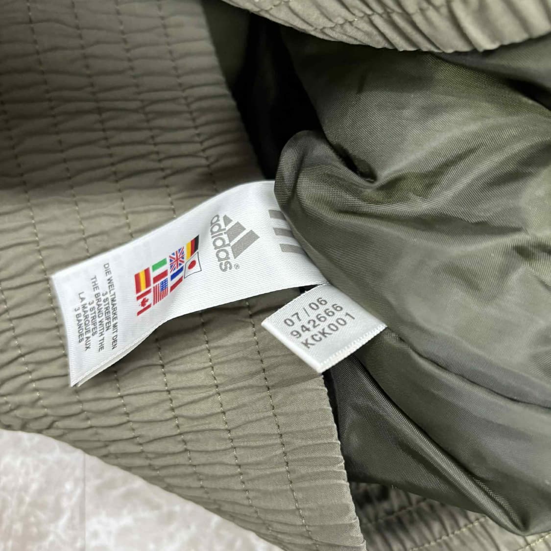 아디다스 y2k 멀티포켓 카키 세미크롭 걸즈 패딩 자켓 점퍼(90) 상품이미지5