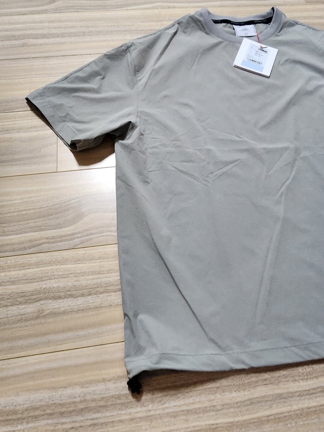 지오지아나일론우븐반팔티셔츠라이트그레이 상품이미지2