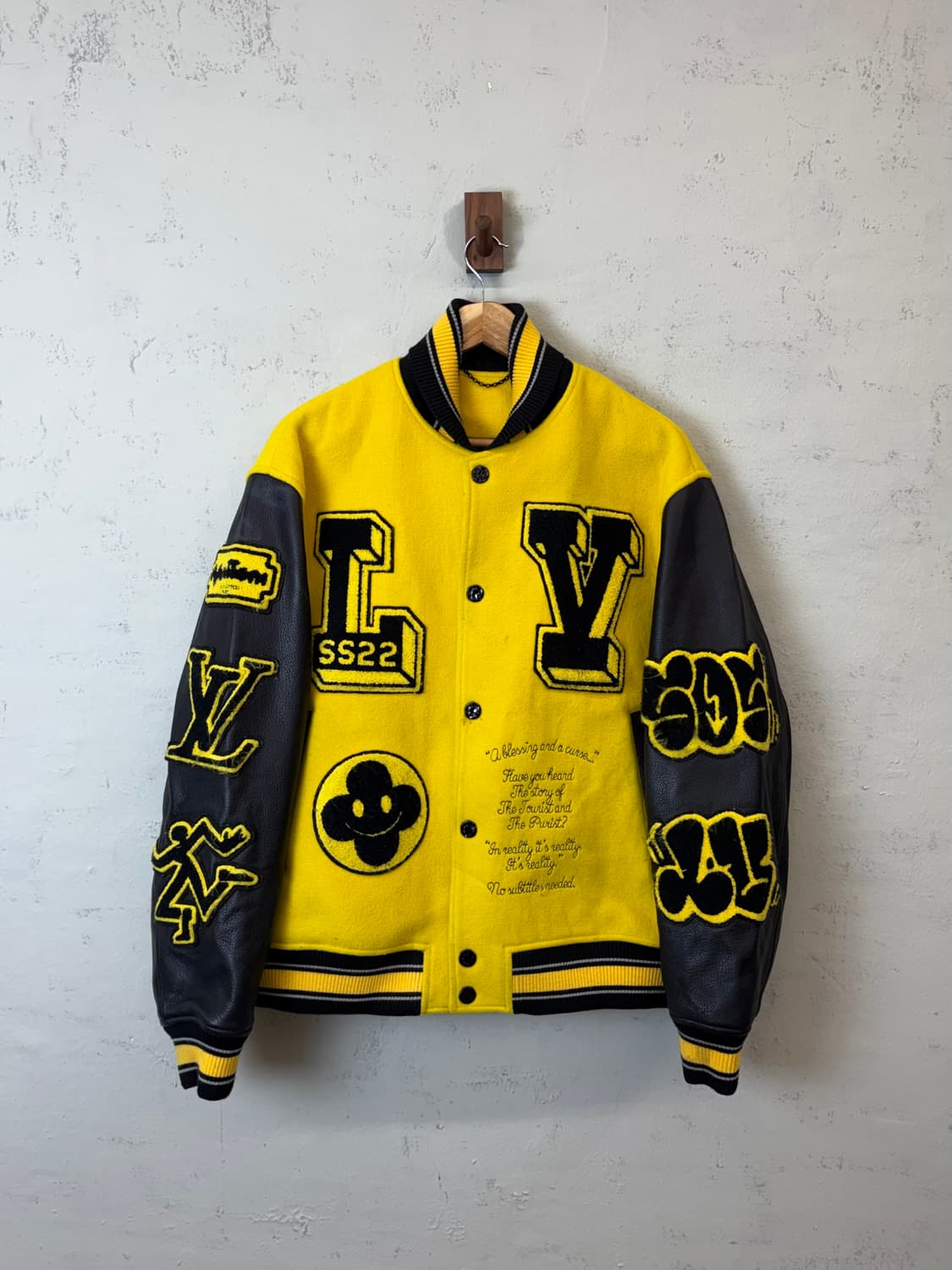 루이비통 엠브로이드 레더 자수 바시티 자켓 상품이미지1