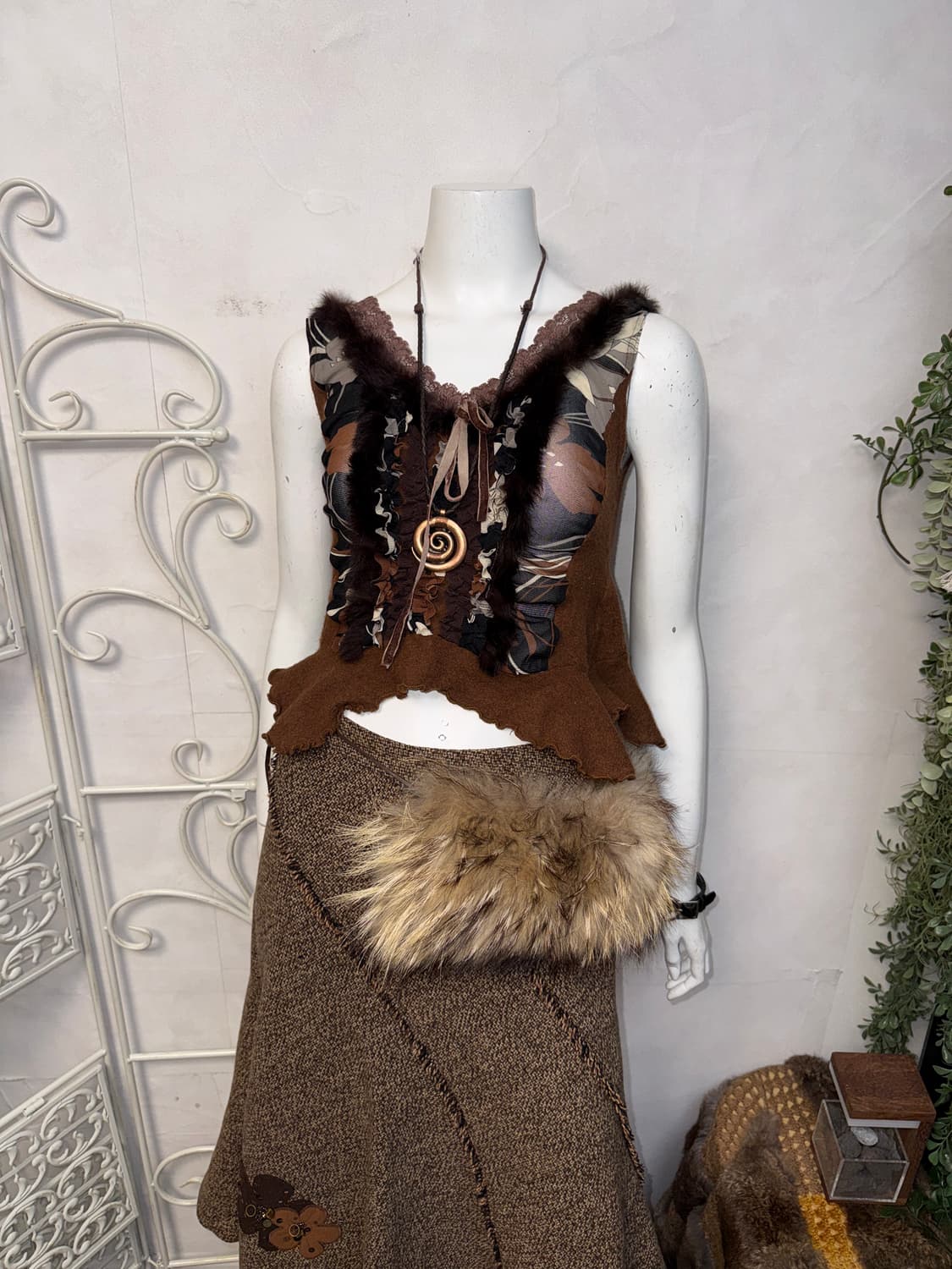 Brown oriental fur trimming wool 슬리브리스 상품이미지4