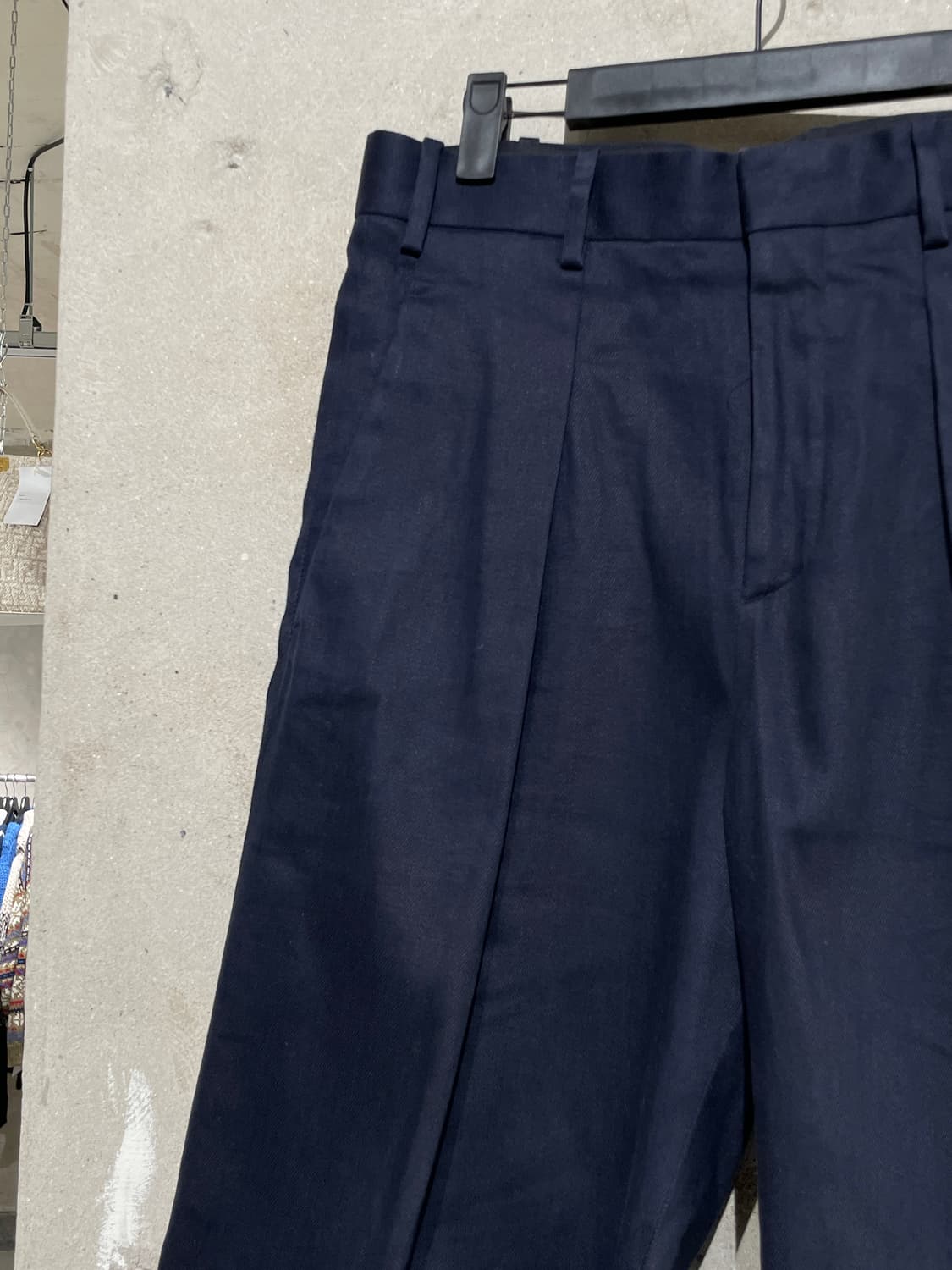 닐바렛 16S/S 네이비 스탠다드 핏 원 턱 코튼 카프리 팬츠 상품이미지2