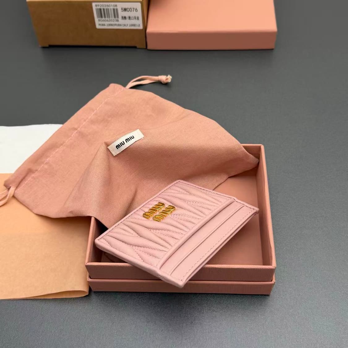 미우 미우 마테라쎄 나파 가죽 카드 홀더 앨러배스터 핑크 상품이미지7