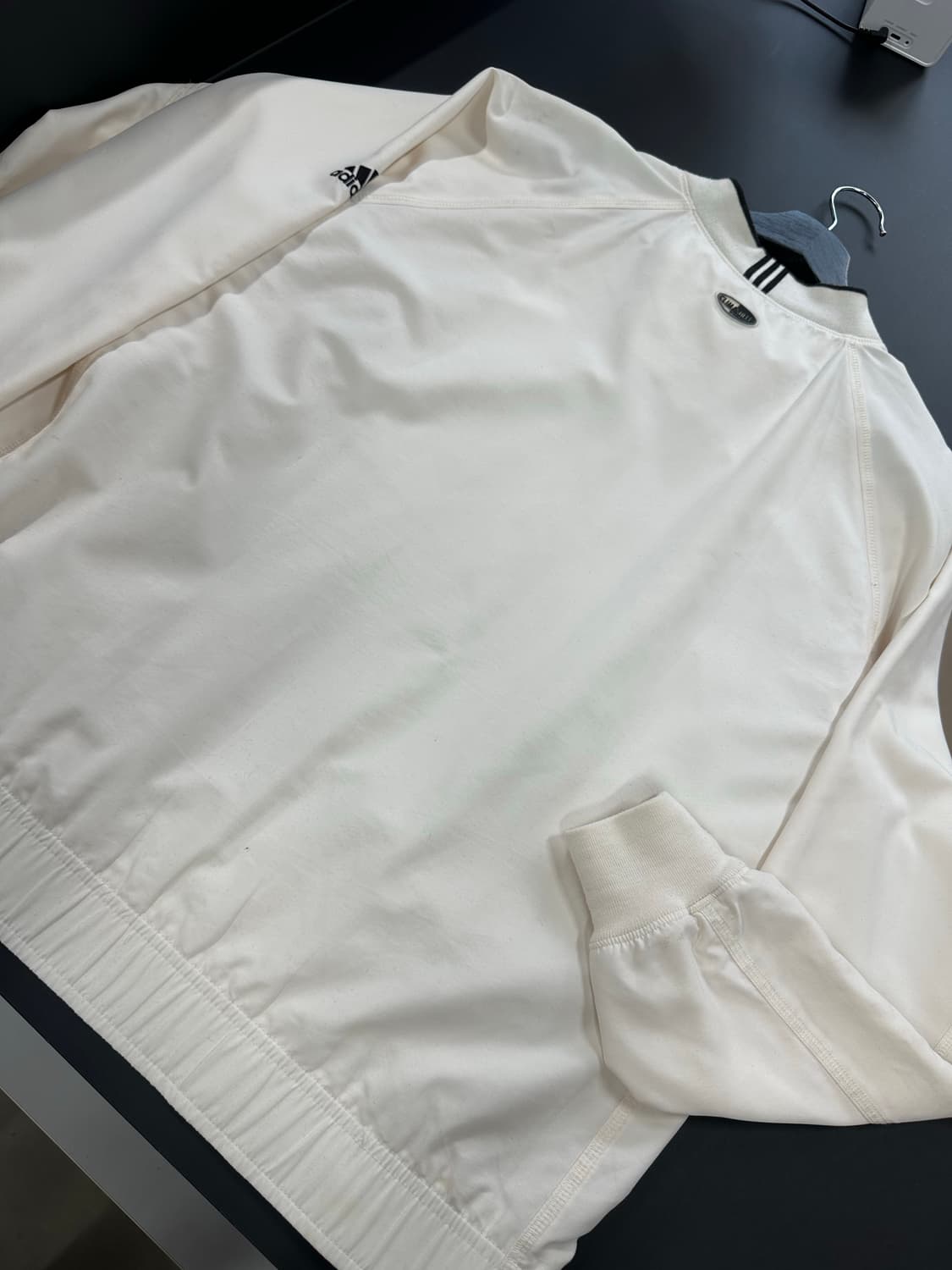 아디다스 자수로고 크림 웜업 상품이미지6