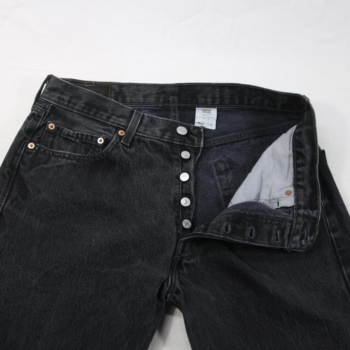 (착용컷) 리바이스 501 흑청 (남성용 31-32) 상품이미지5
