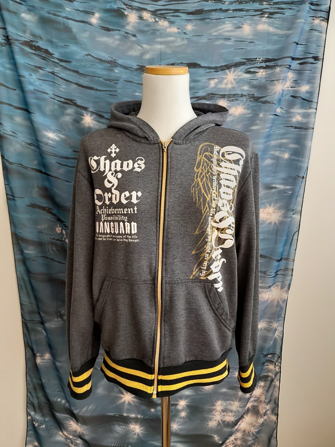 와투케 펑크 레터링 프린트 후드 집업 상품이미지1