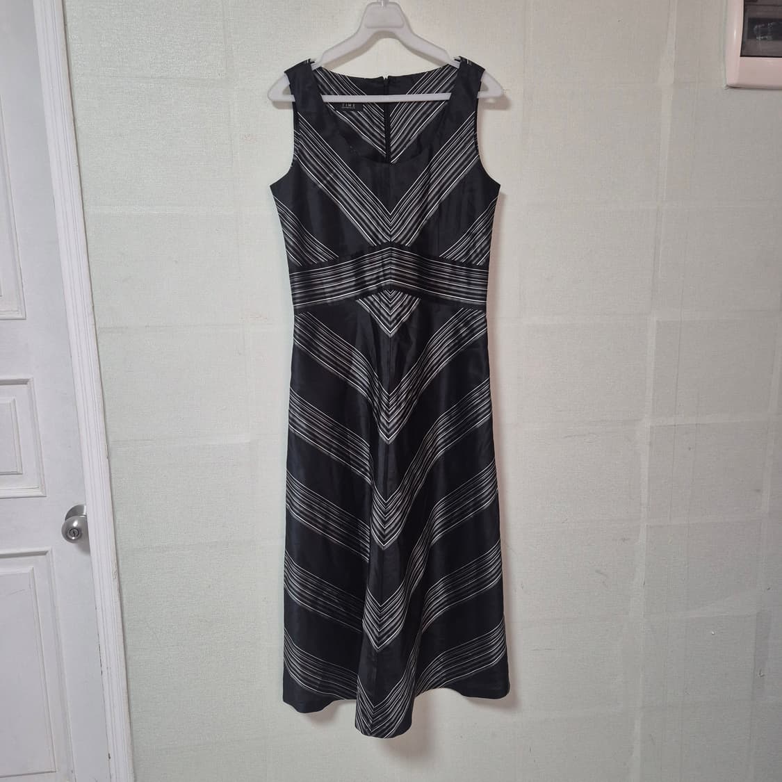 TIME 타임 블랙 스트라이프 린넨 원피스 상품이미지1