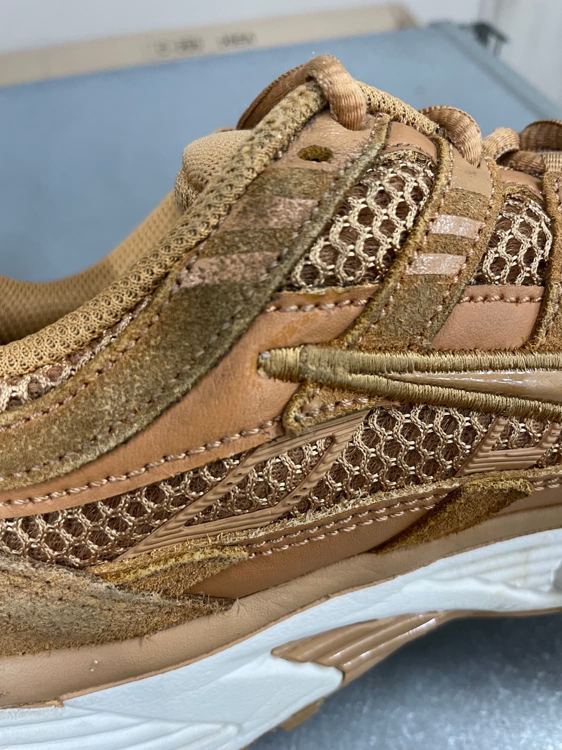 나이키 P-6000 SE 플랙스 메탈릭 골드 270 상품이미지10