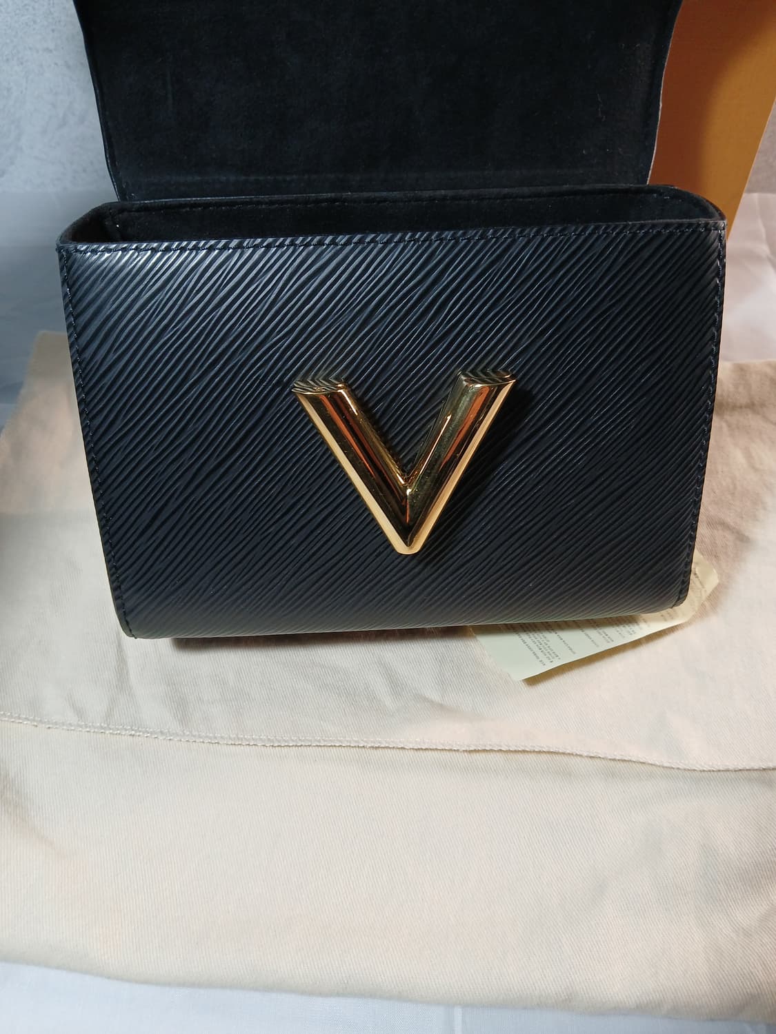 루이비통 트위스트PM 크로스백 M58723 상품이미지8