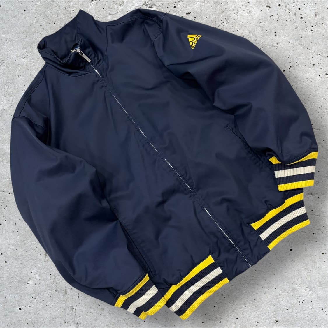 [100] 90s 아디다스 올드스쿨 네이비/옐로우 배색 바람막이 B712 상품이미지1