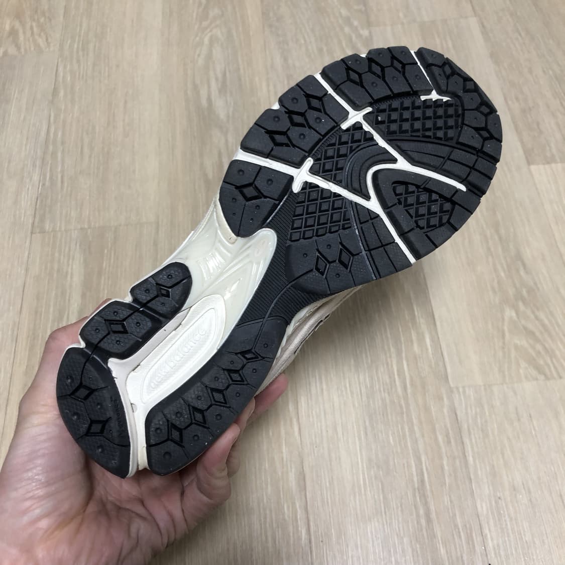 (230) 뉴발란스 New balance 2002R 베이지 러닝화 상품이미지6