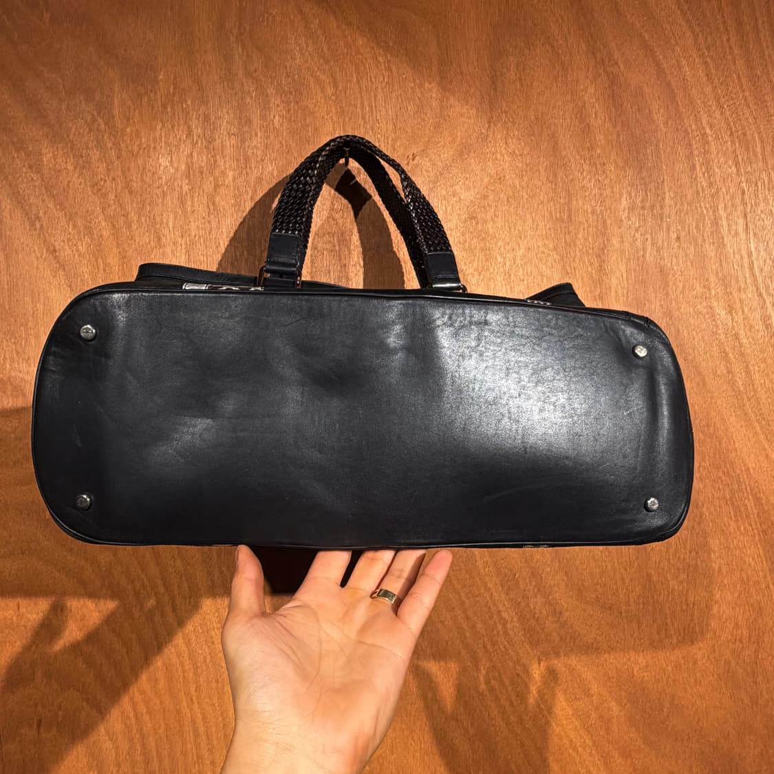 MCM 이태리 메탈로고 가죽 토트백 상품이미지2