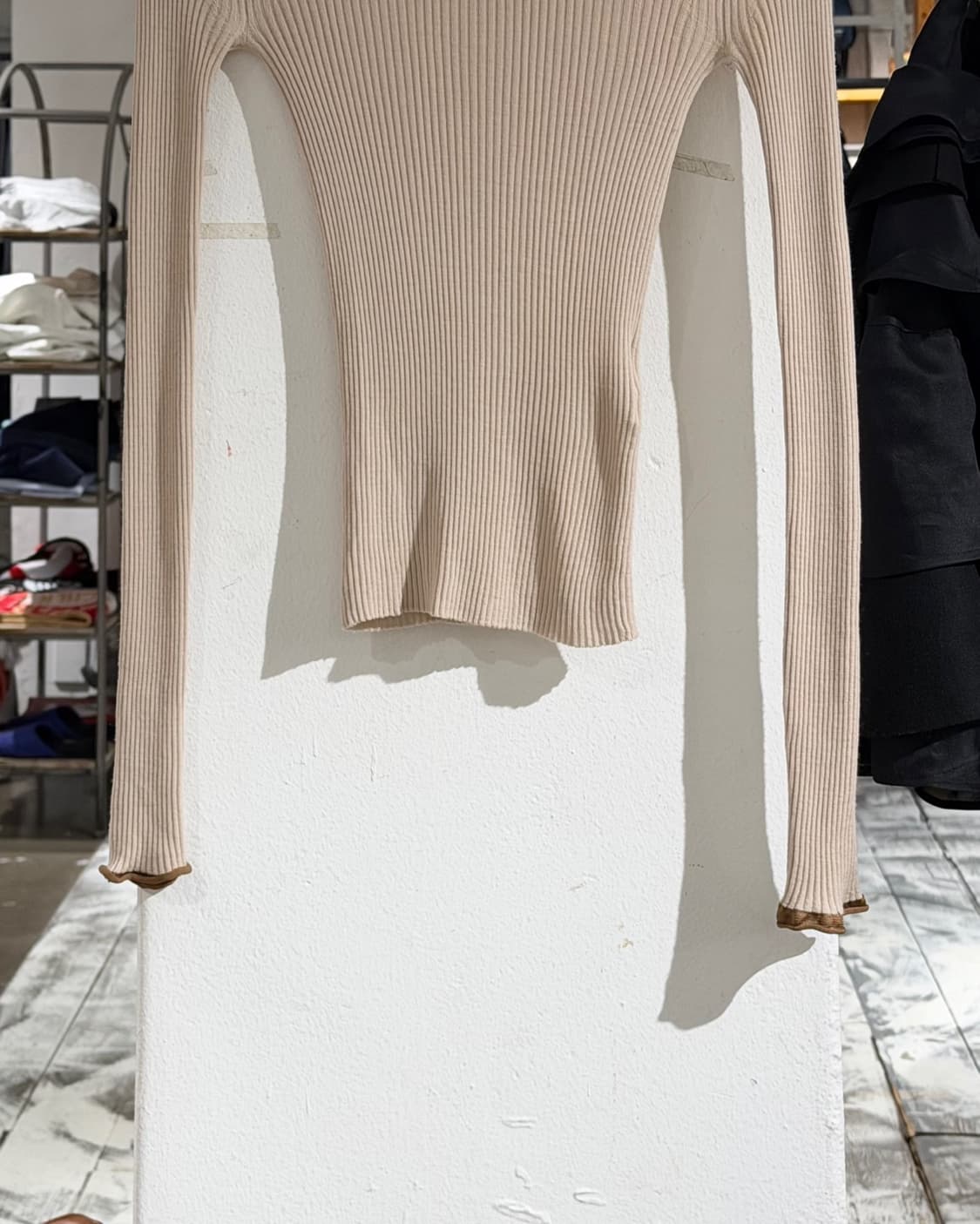 아크네 스튜디오 베이지 립 니트 터틀넥 탑 상품이미지5